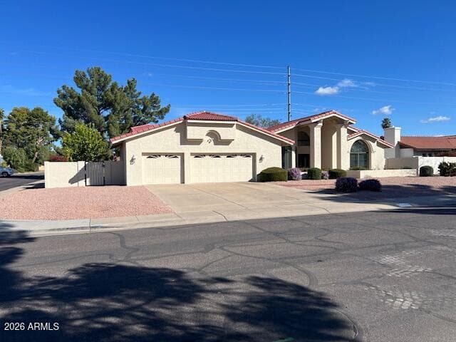 5402 E Shaw Butte Dr — photo 1