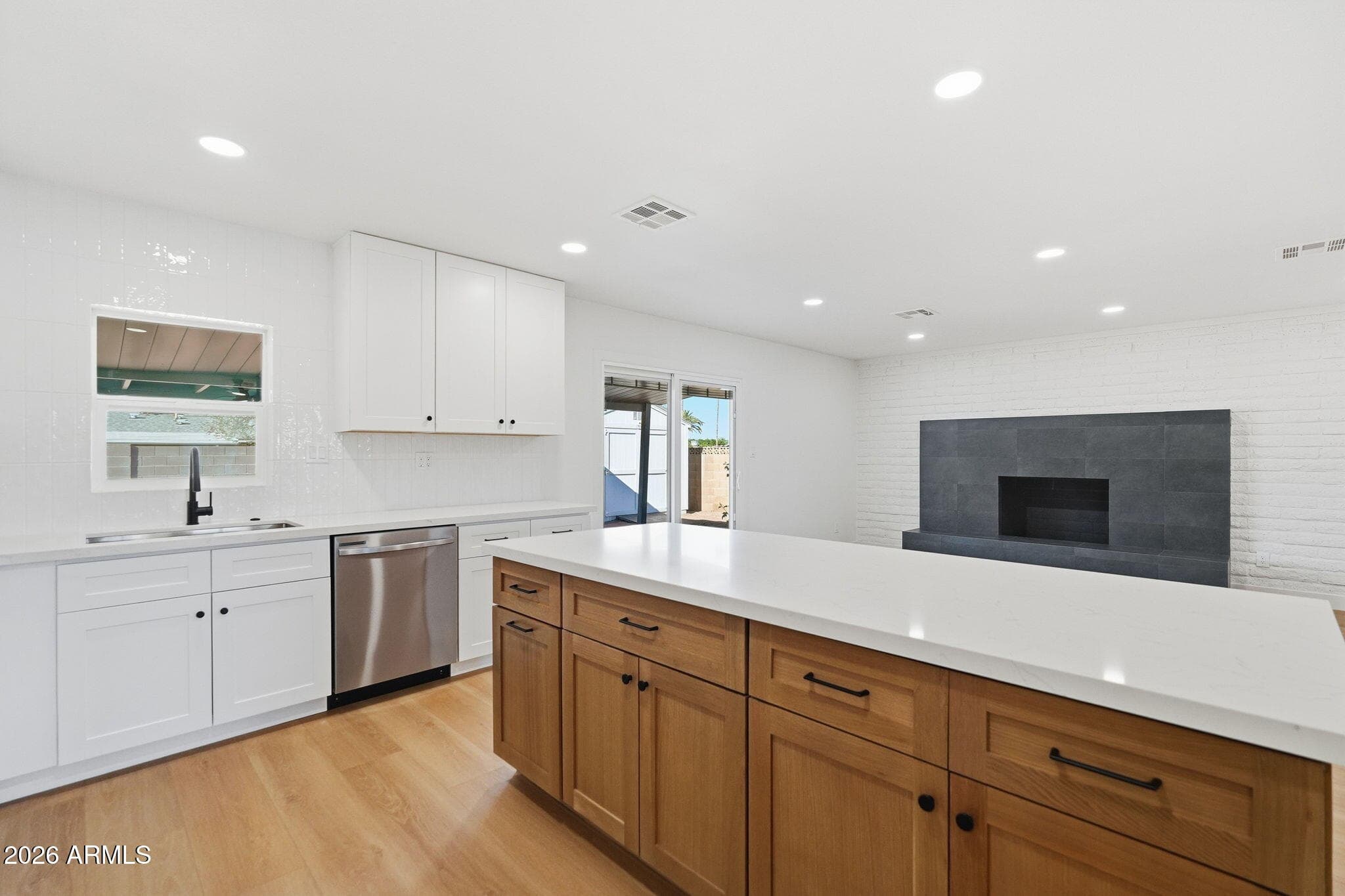1514 E Verlea Dr — photo 2