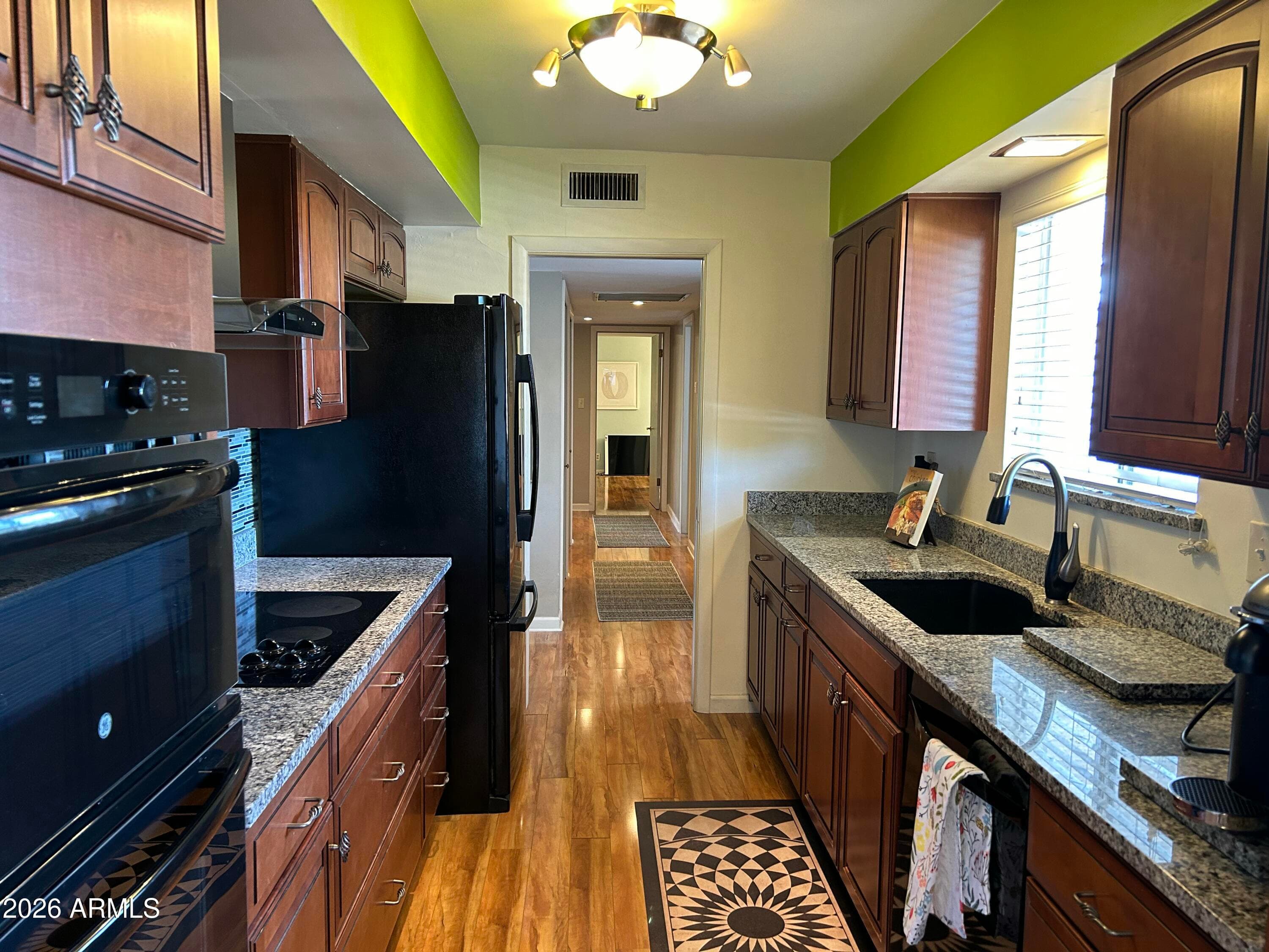 100 W Maryland Ave O2 — photo 2