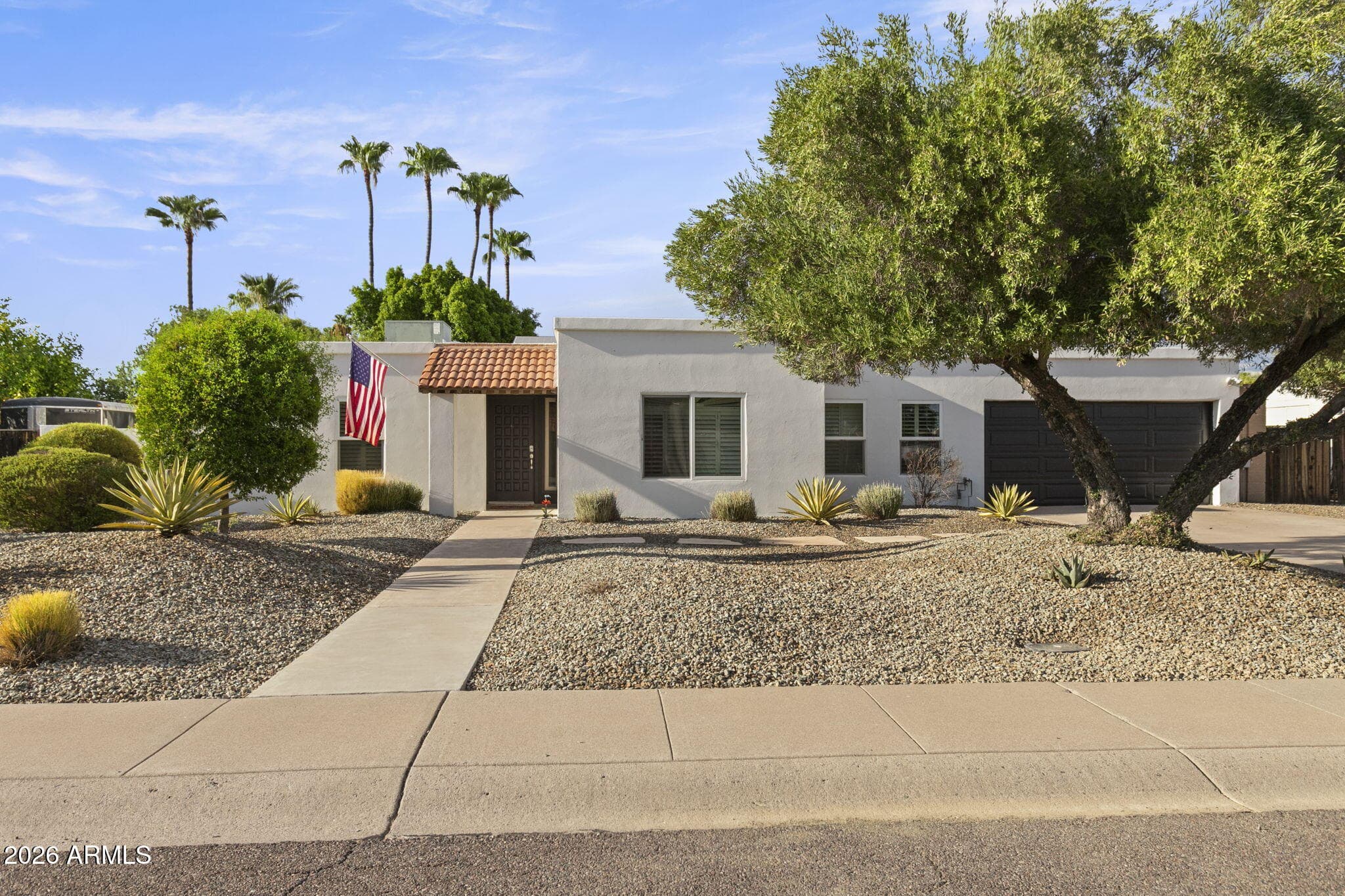 5734 E Betty Elyse Ln — photo 1