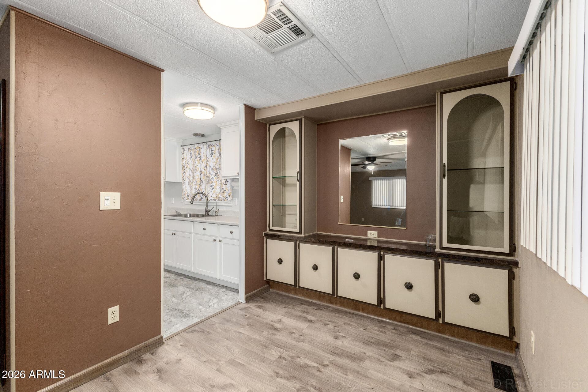 4065 E UNIVERSITY DR - Photo 3