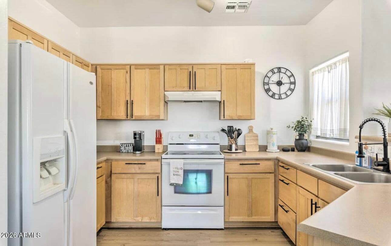 525 N MILLER RD - Photo 2