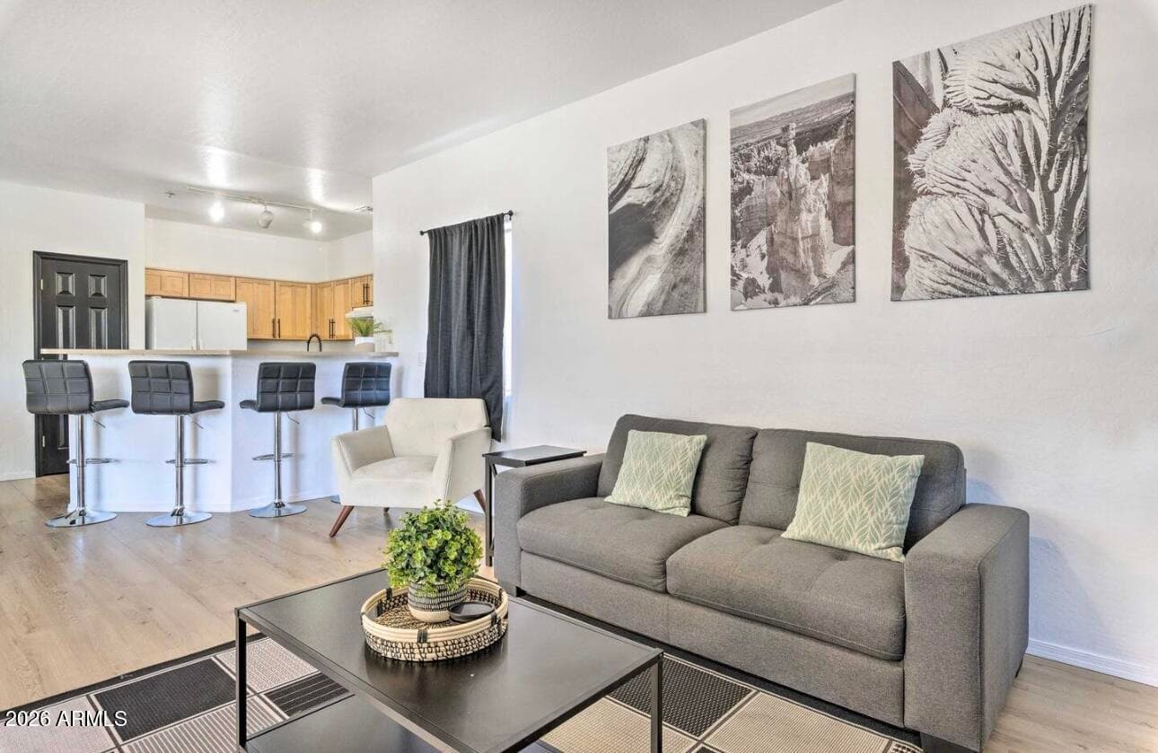 525 N MILLER RD - Photo 4