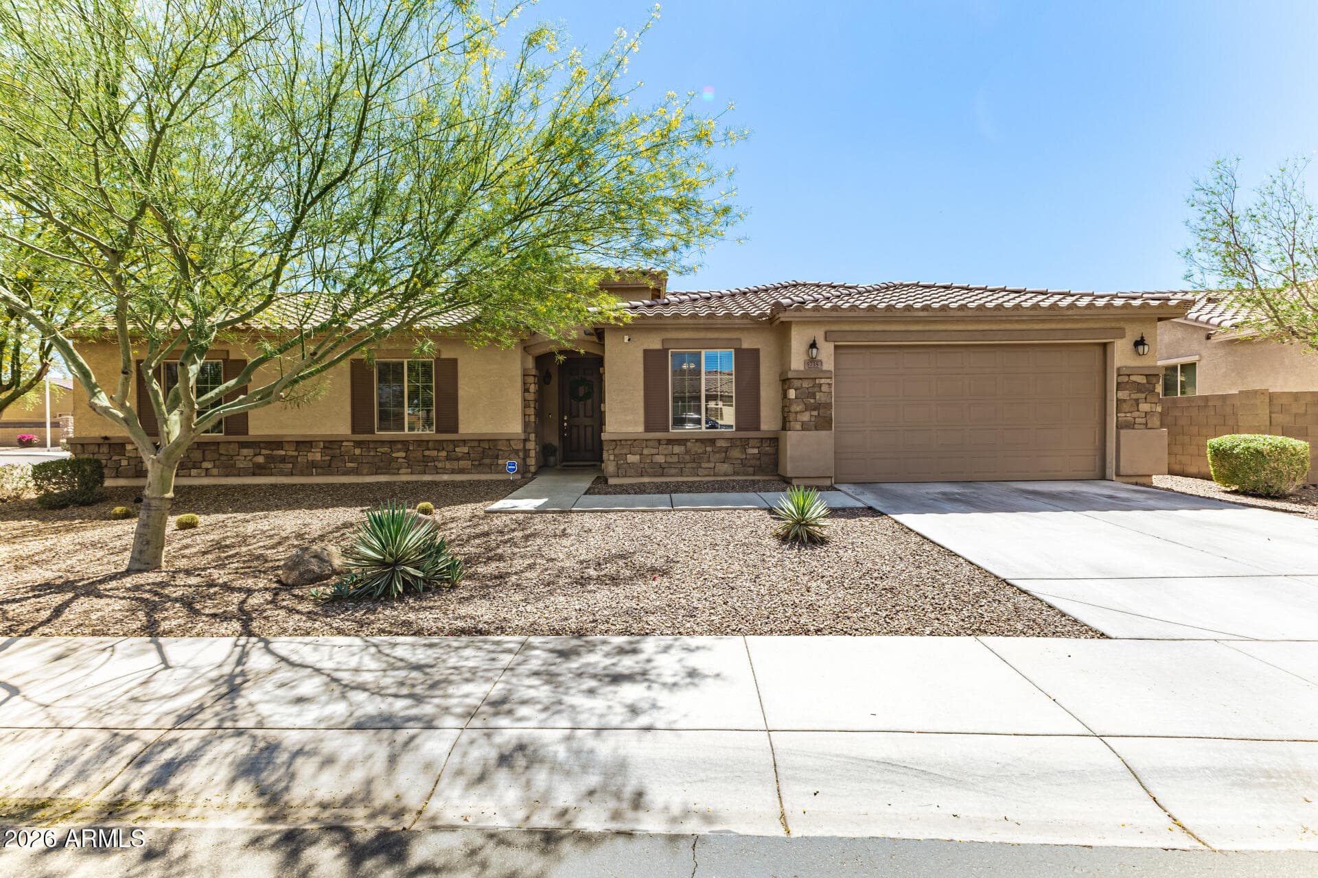 5735 W Huntington Dr — photo 1