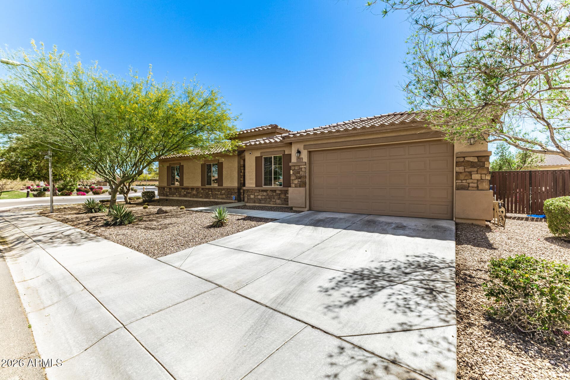 5735 W Huntington Dr — photo 2