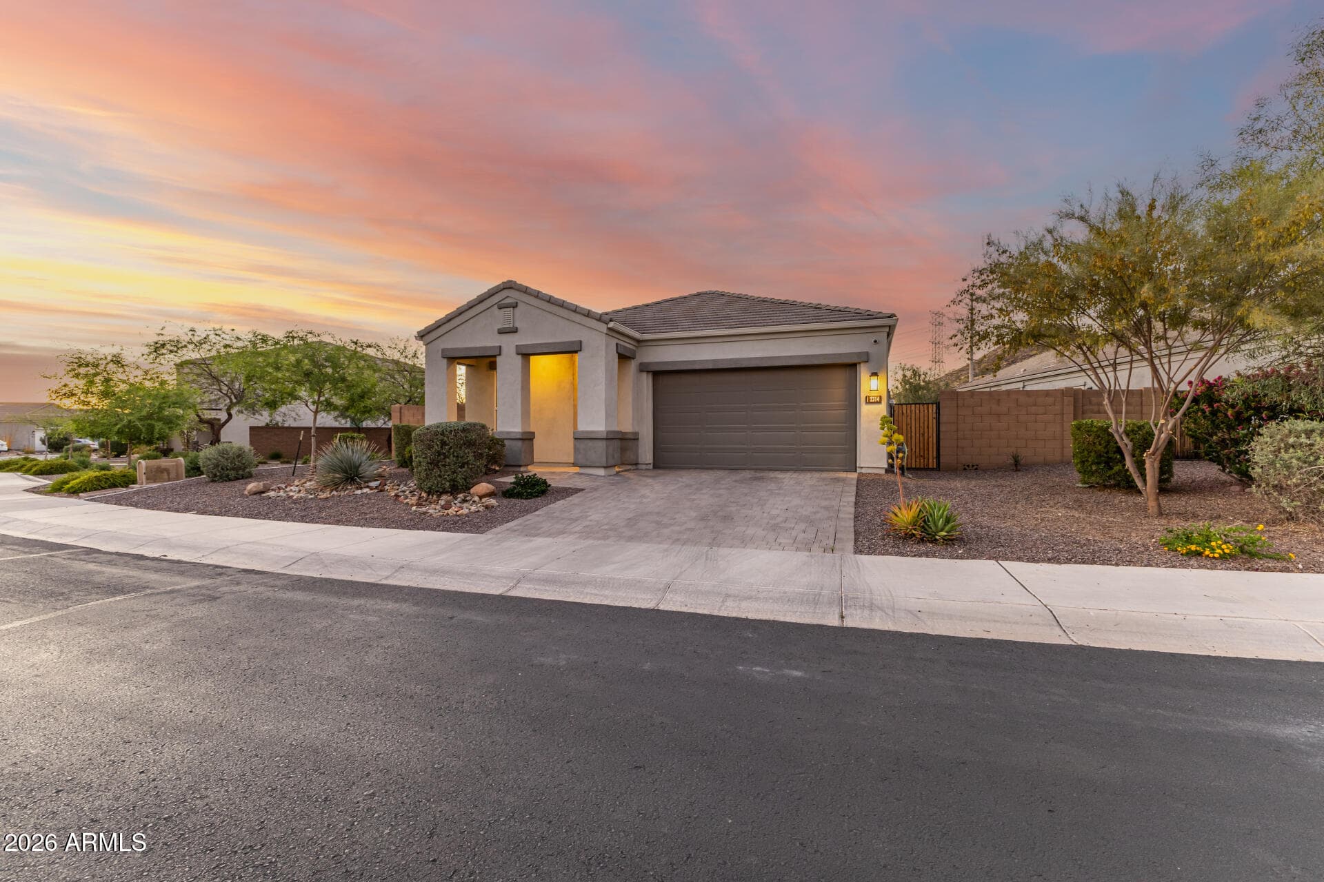 2314 E Questa Dr — photo 2