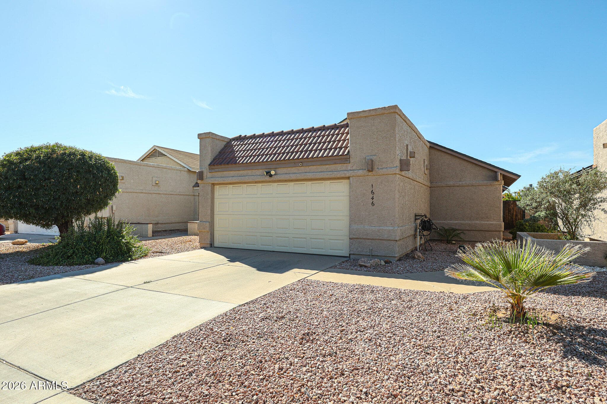 1646 N Comanche Dr — photo 1
