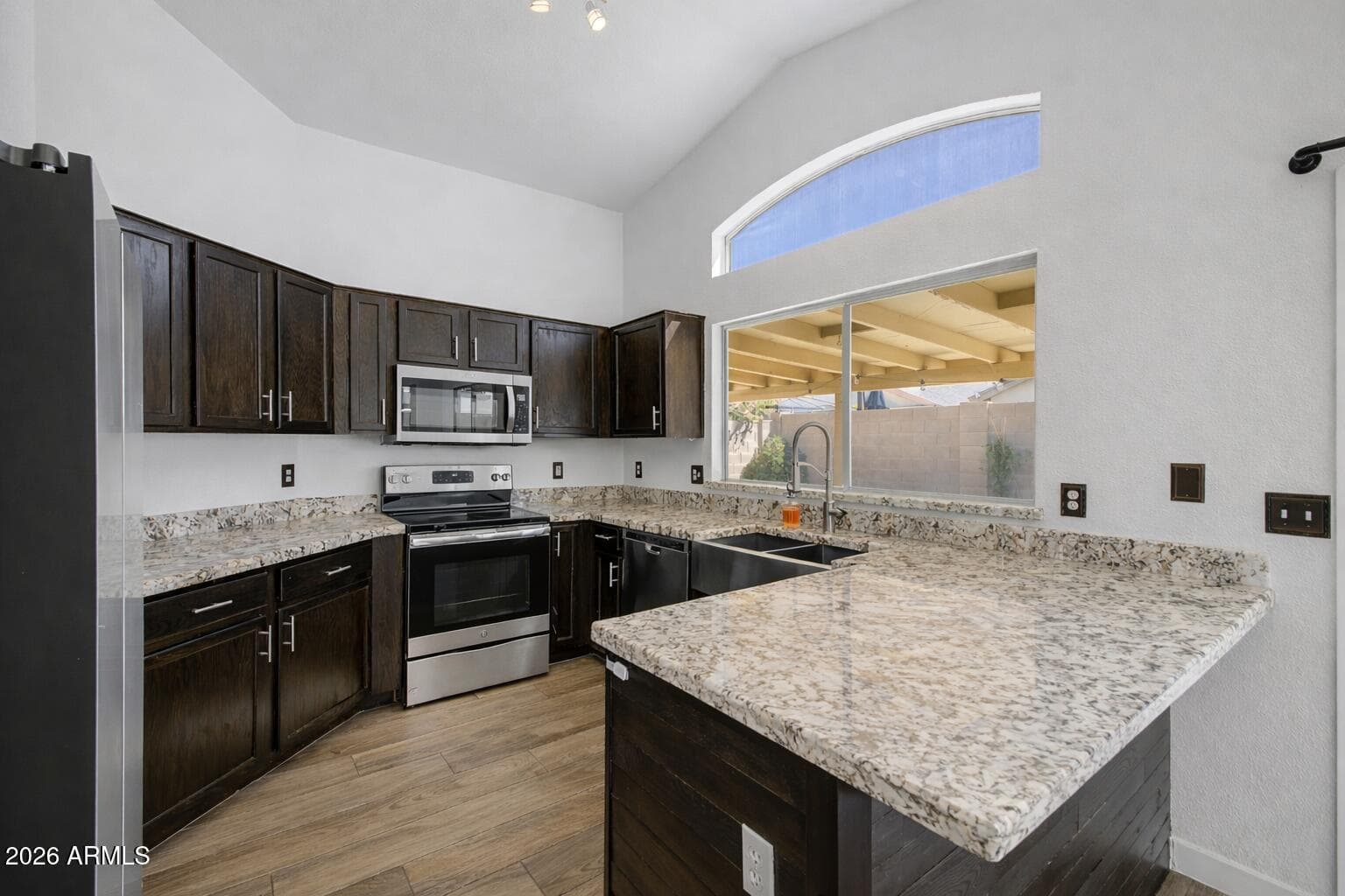 109 W Mohawk Dr — photo 2