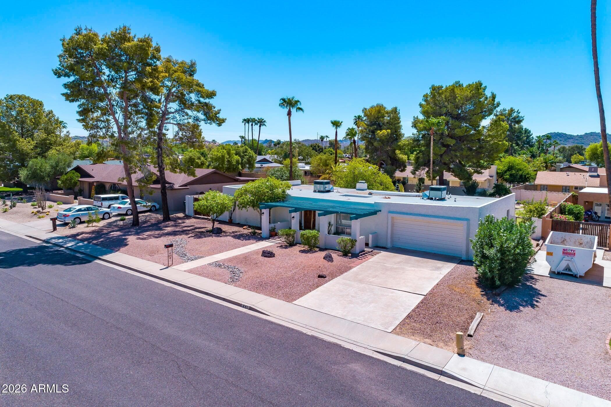 341 E Deepdale Rd — photo 1