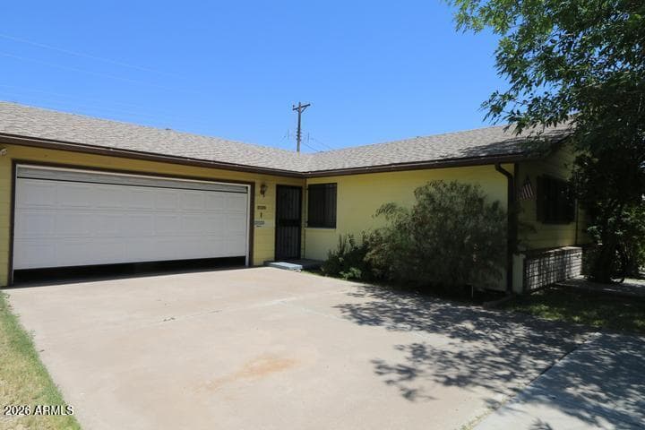 3526 W Harmont Dr — photo 2