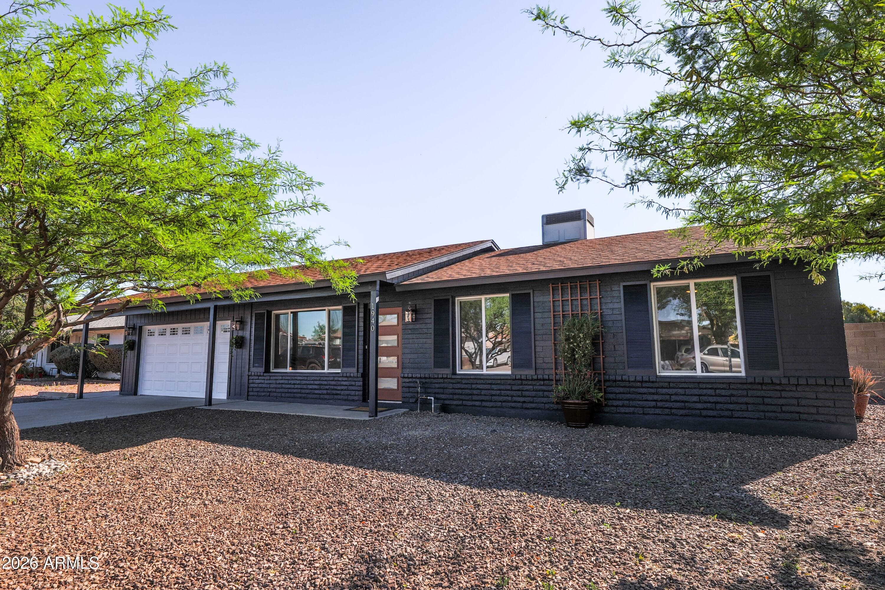 1940 W Kimberly Way — photo 1