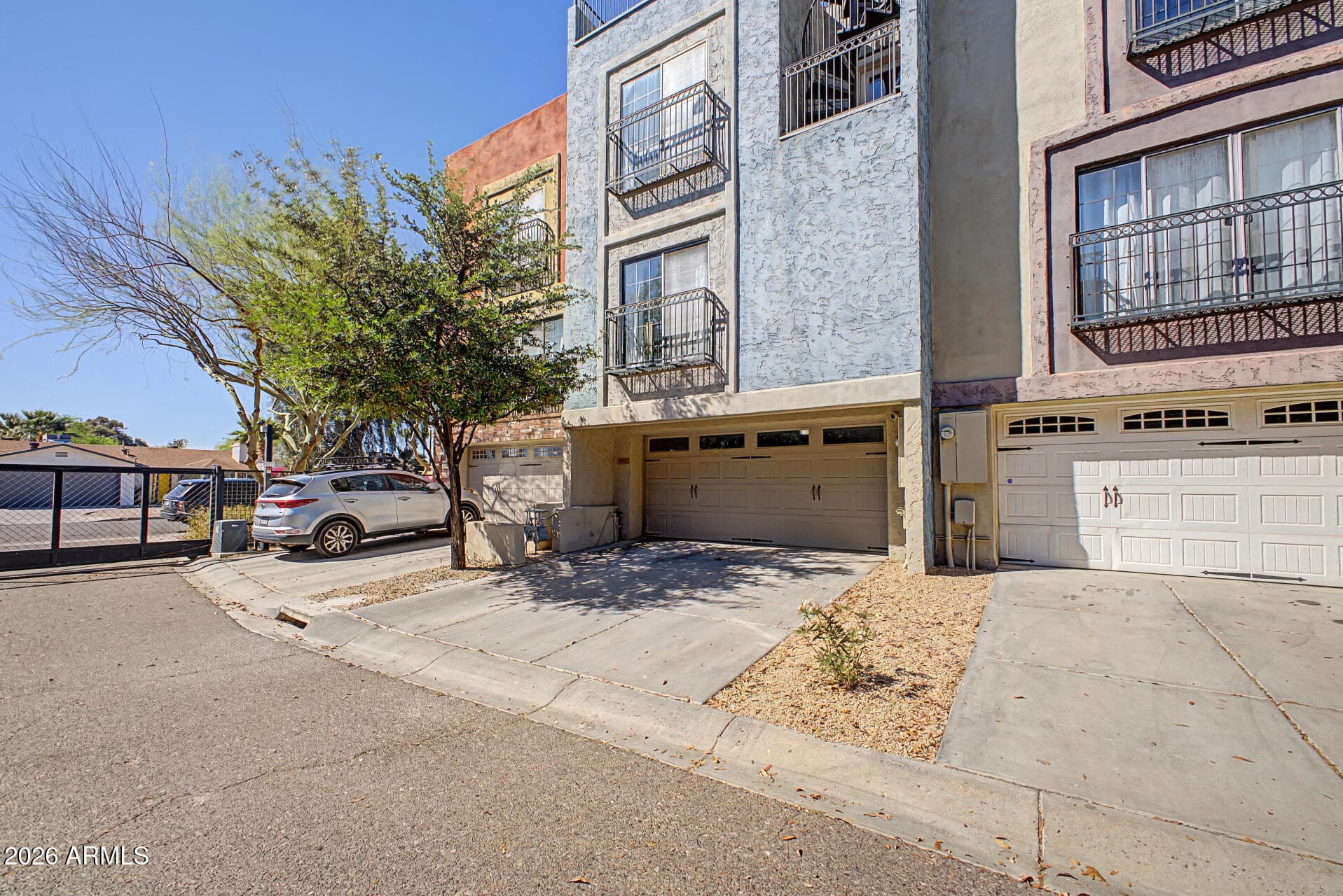3422 E Avalon Dr — photo 1