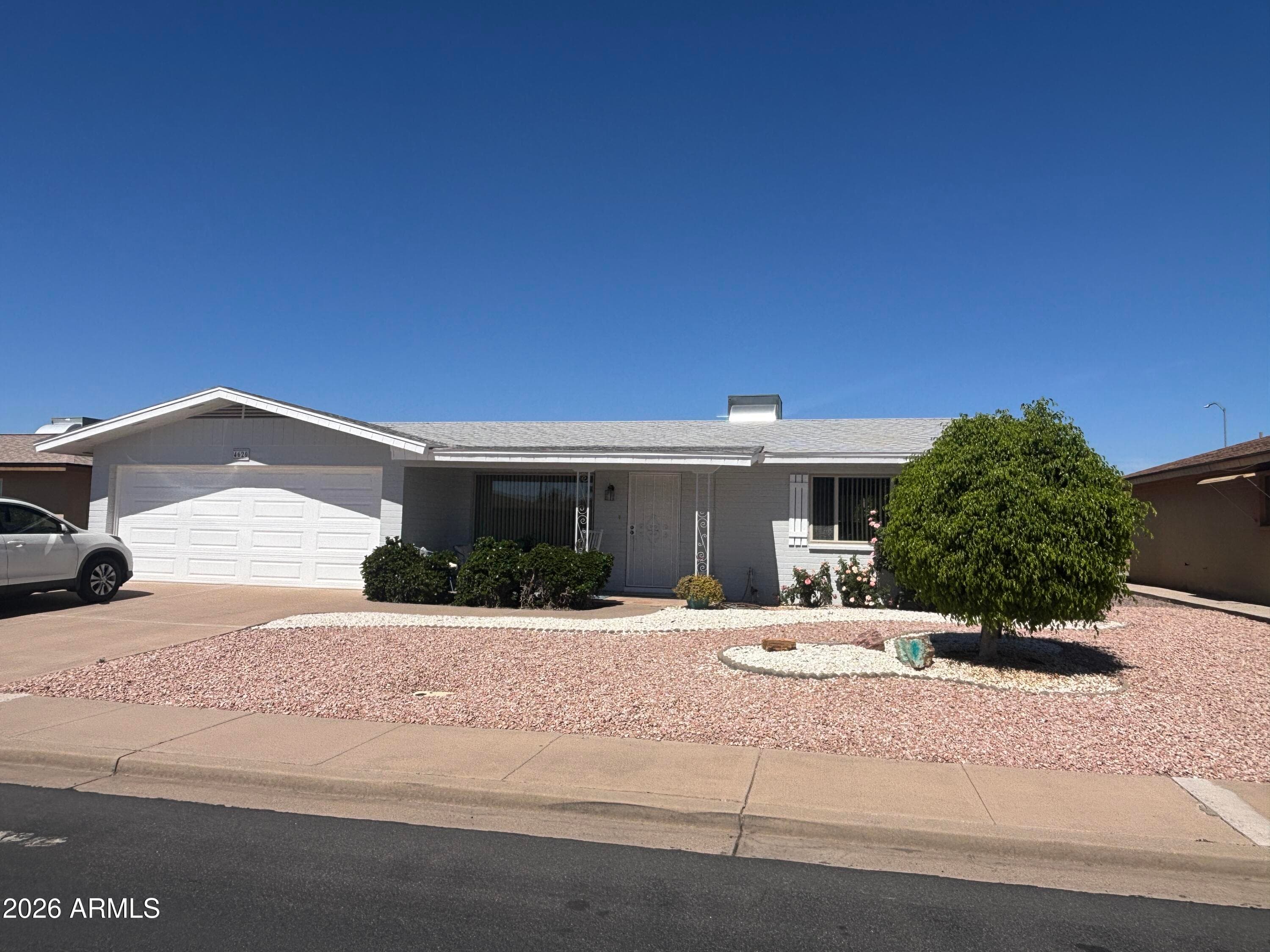 4620 E DRAGOON AVE - Photo 1