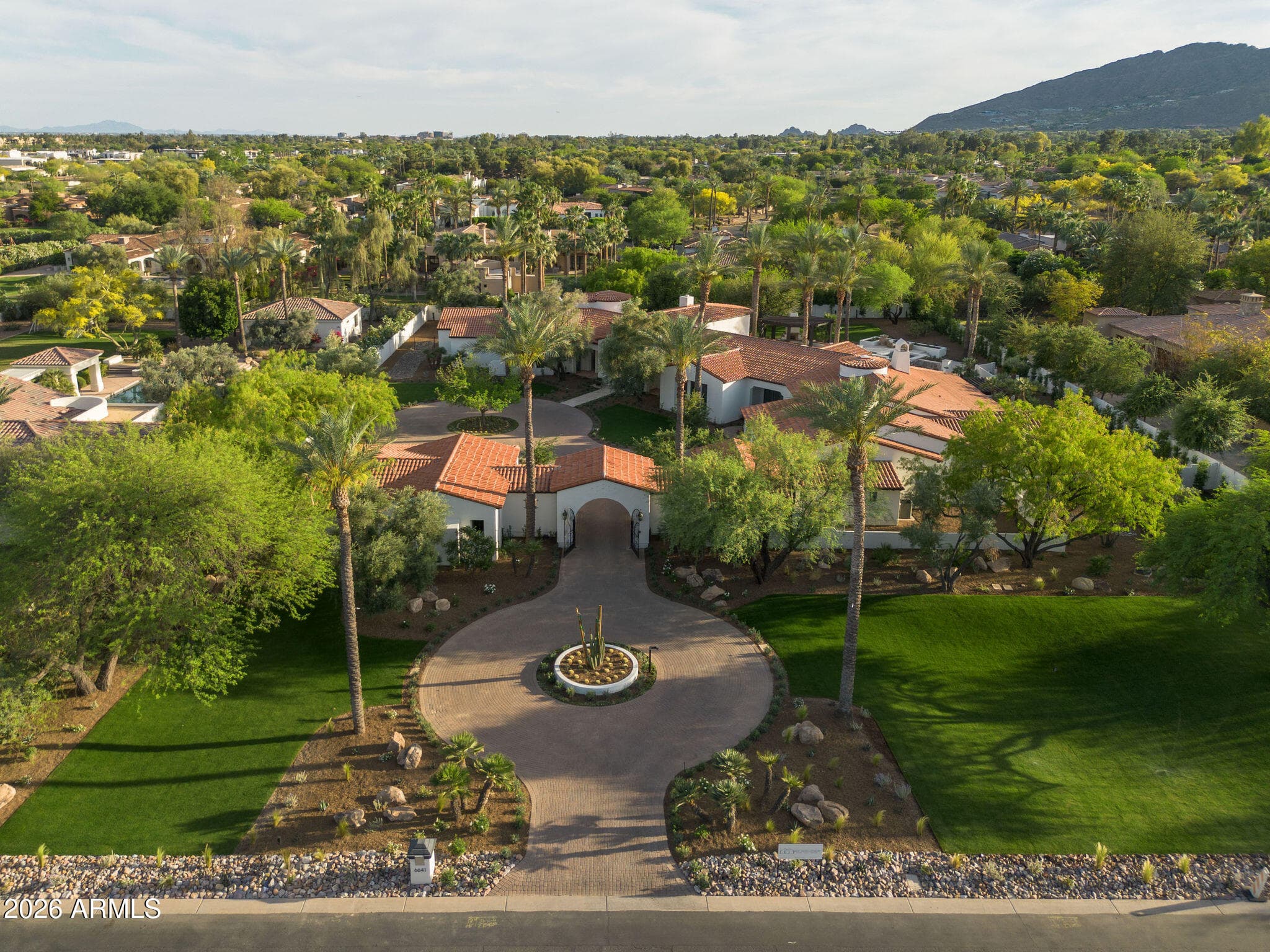 6641 E Meadowlark Ln — photo 2