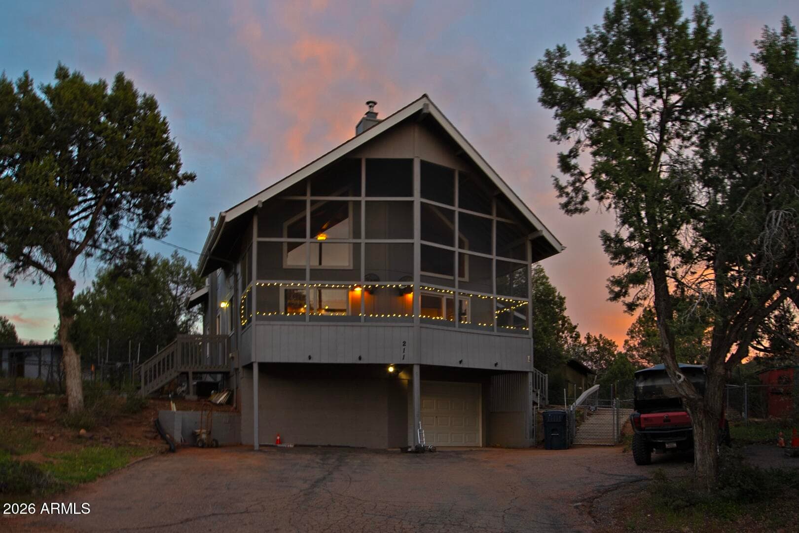 211 N Helen Dr — photo 1