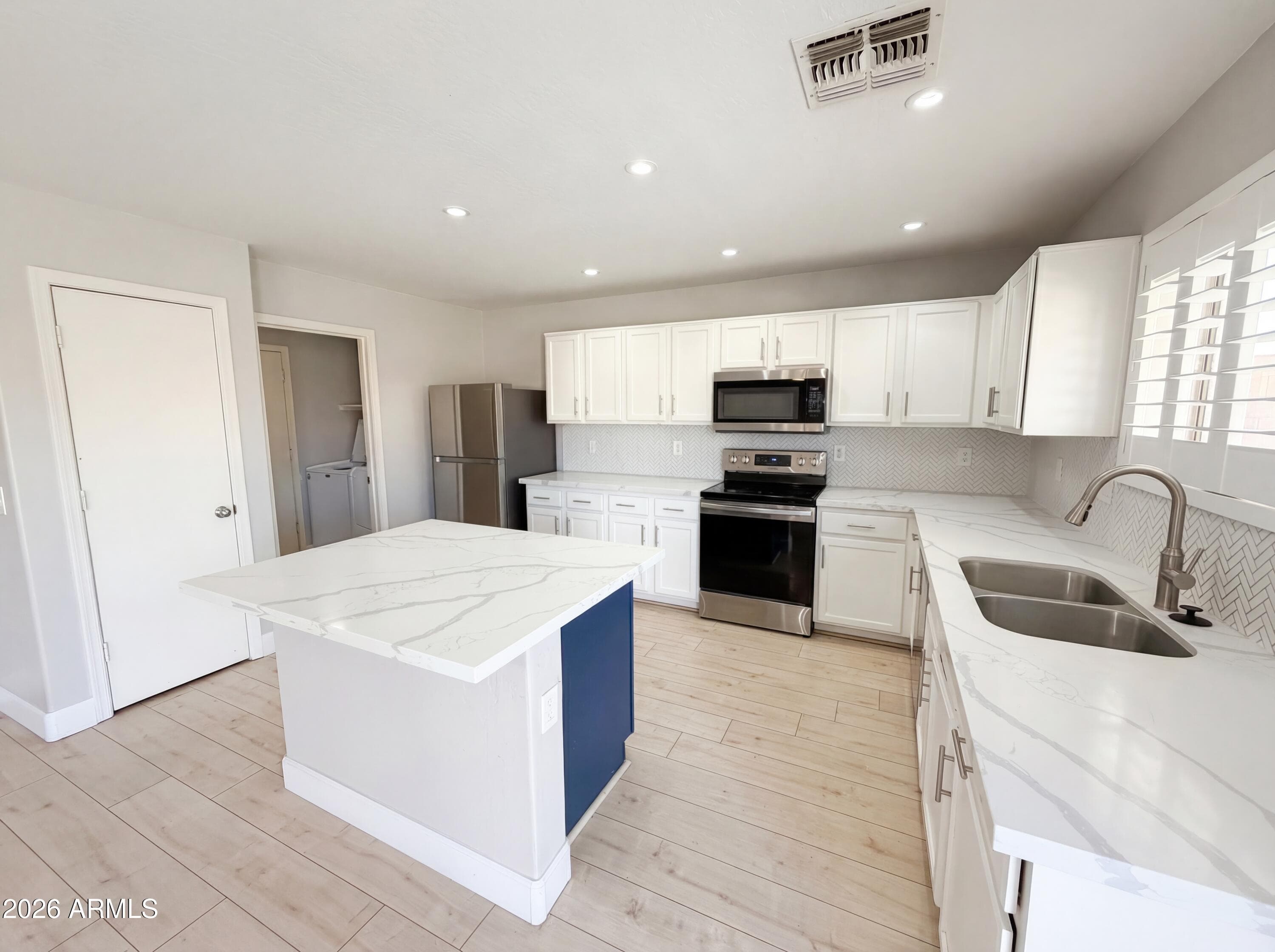 10018 W Miami St — photo 2
