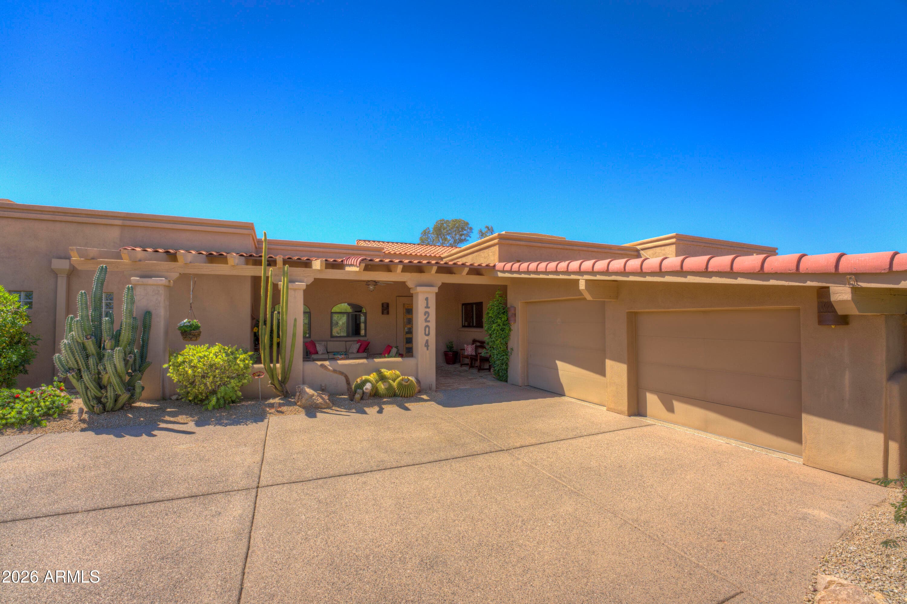 1204 E Mesquite Dr — photo 2