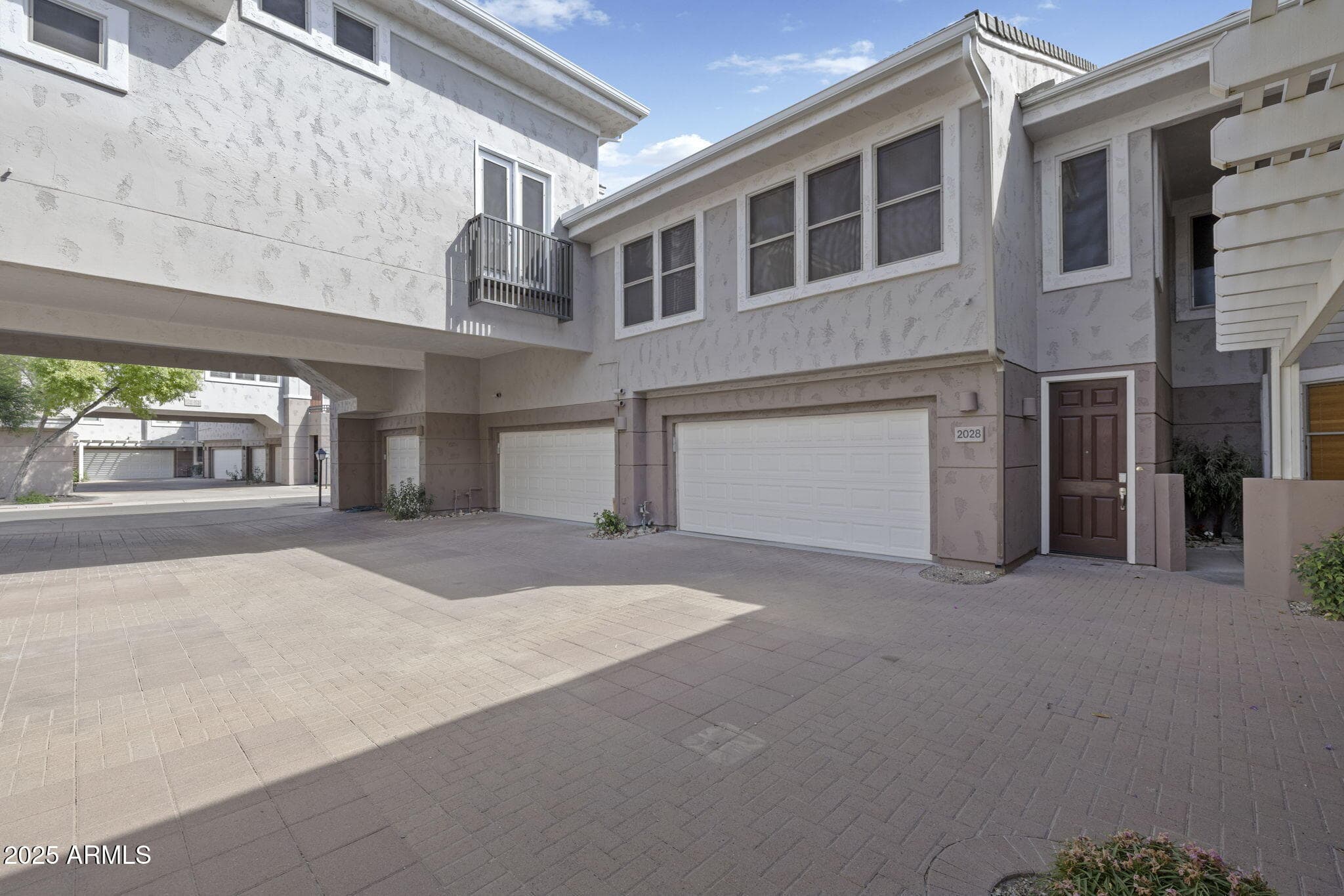 15221 N Clubgate Dr 2028 — photo 28