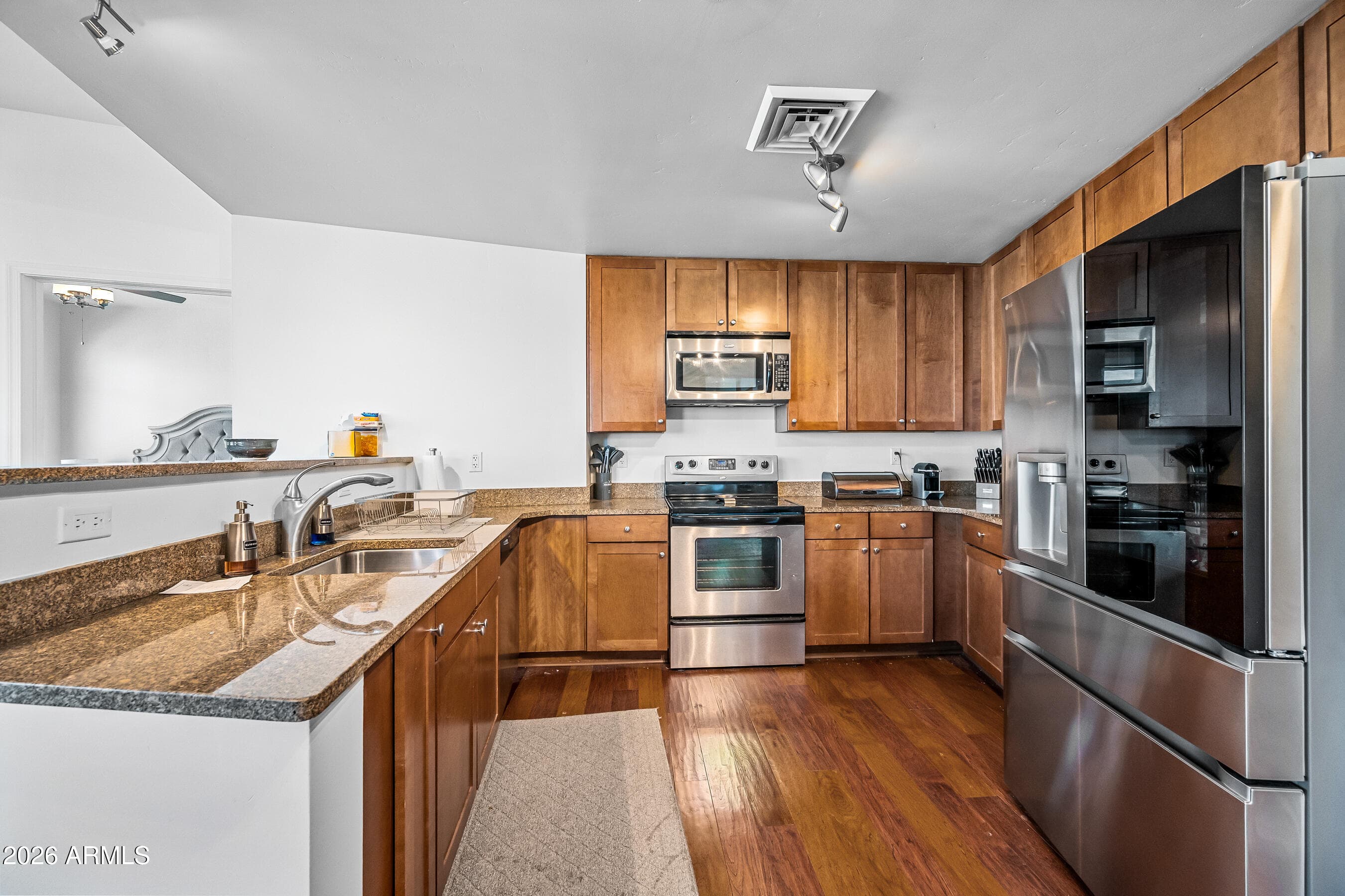 310 S 4th St 905 — photo 2
