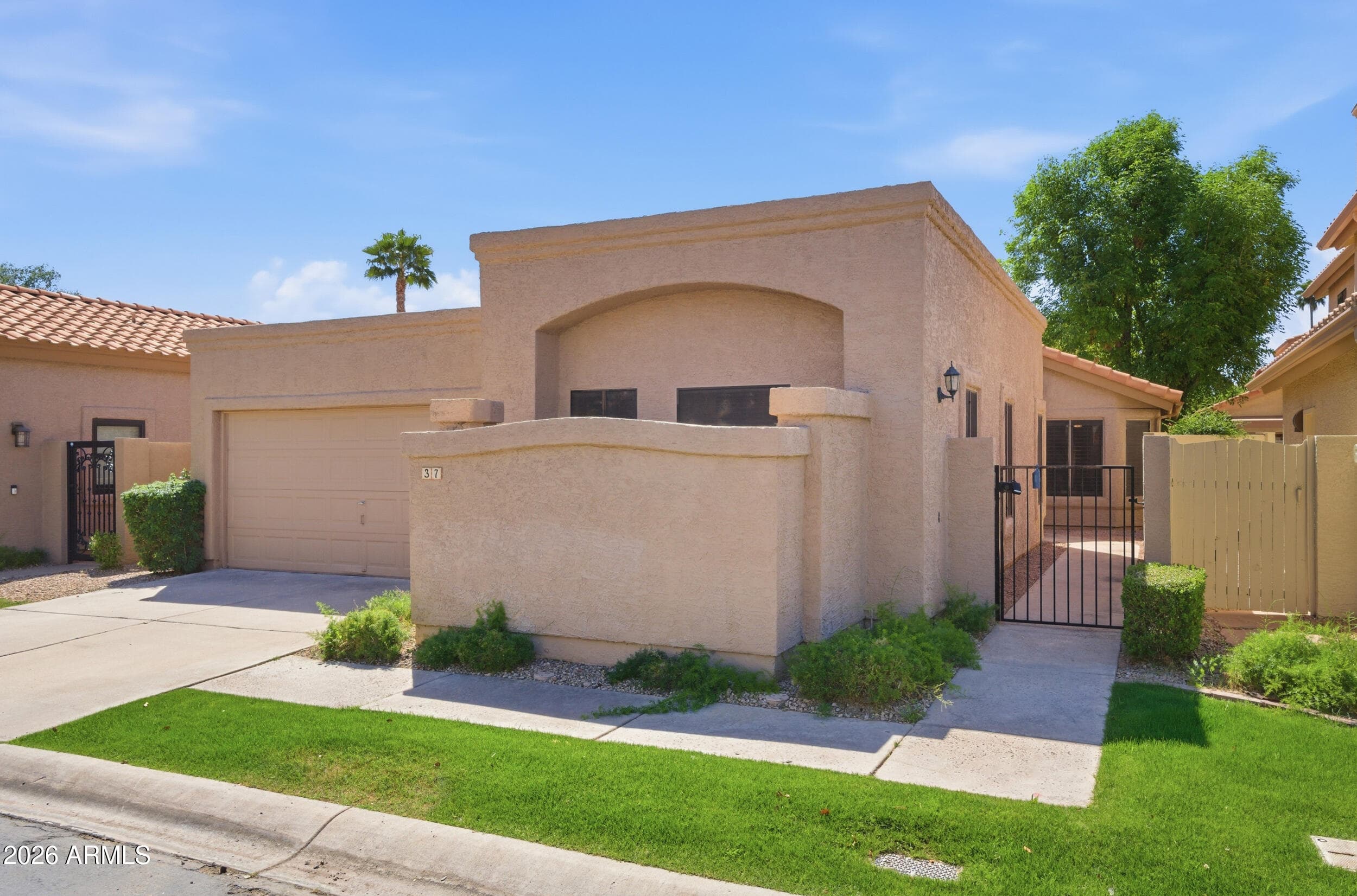 37 E Greentree Dr — photo 2