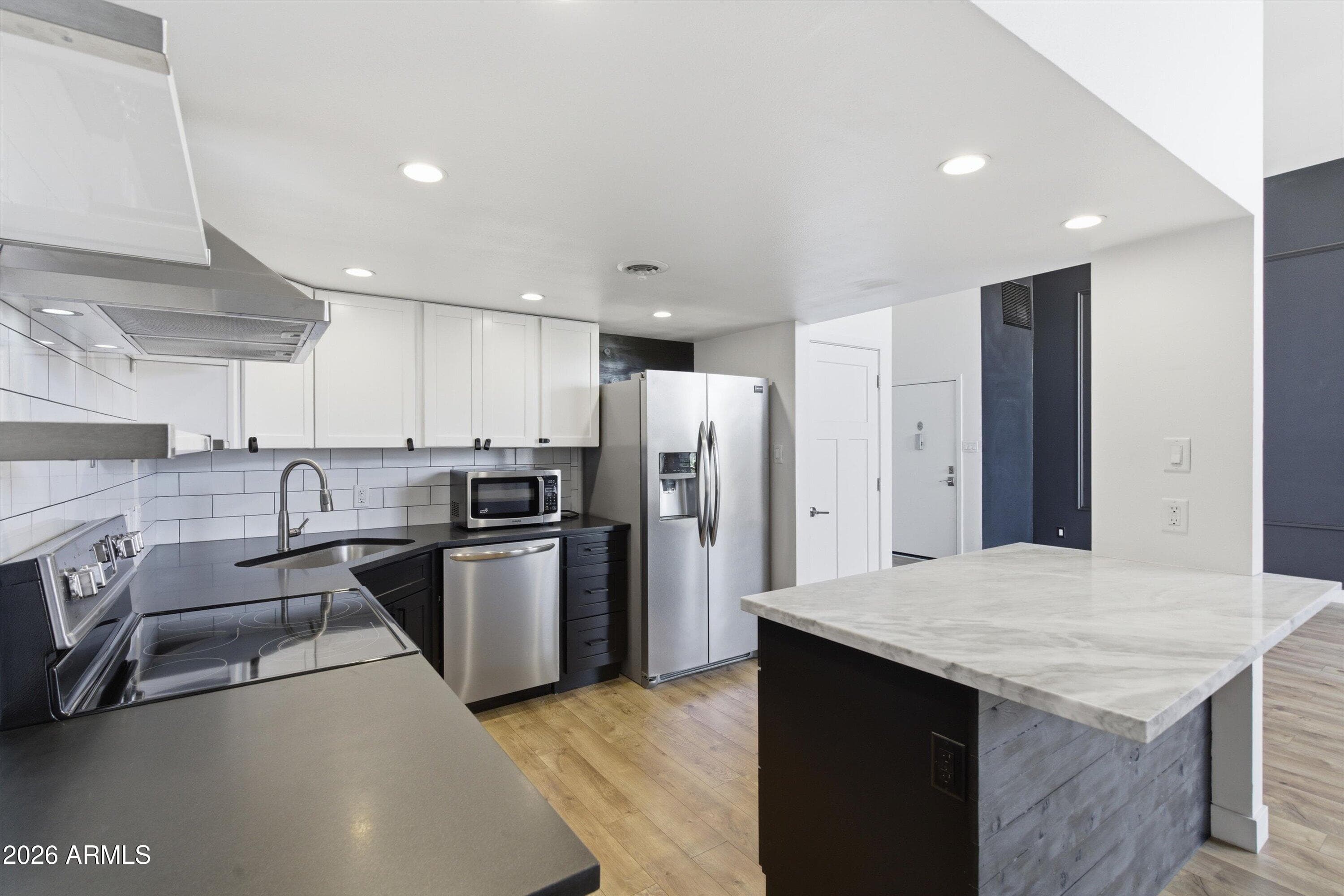 334 W MEDLOCK DR - Photo 1