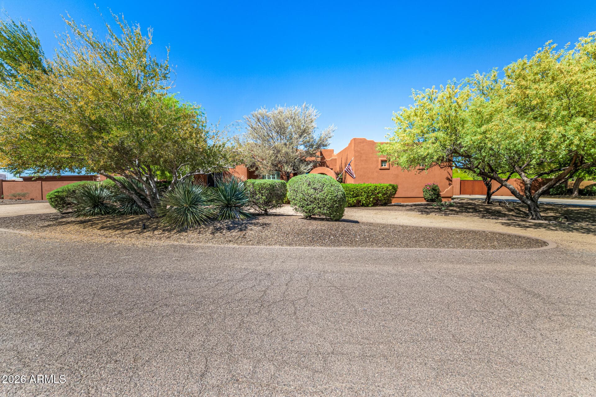 2324 E La Verna Way — photo 2