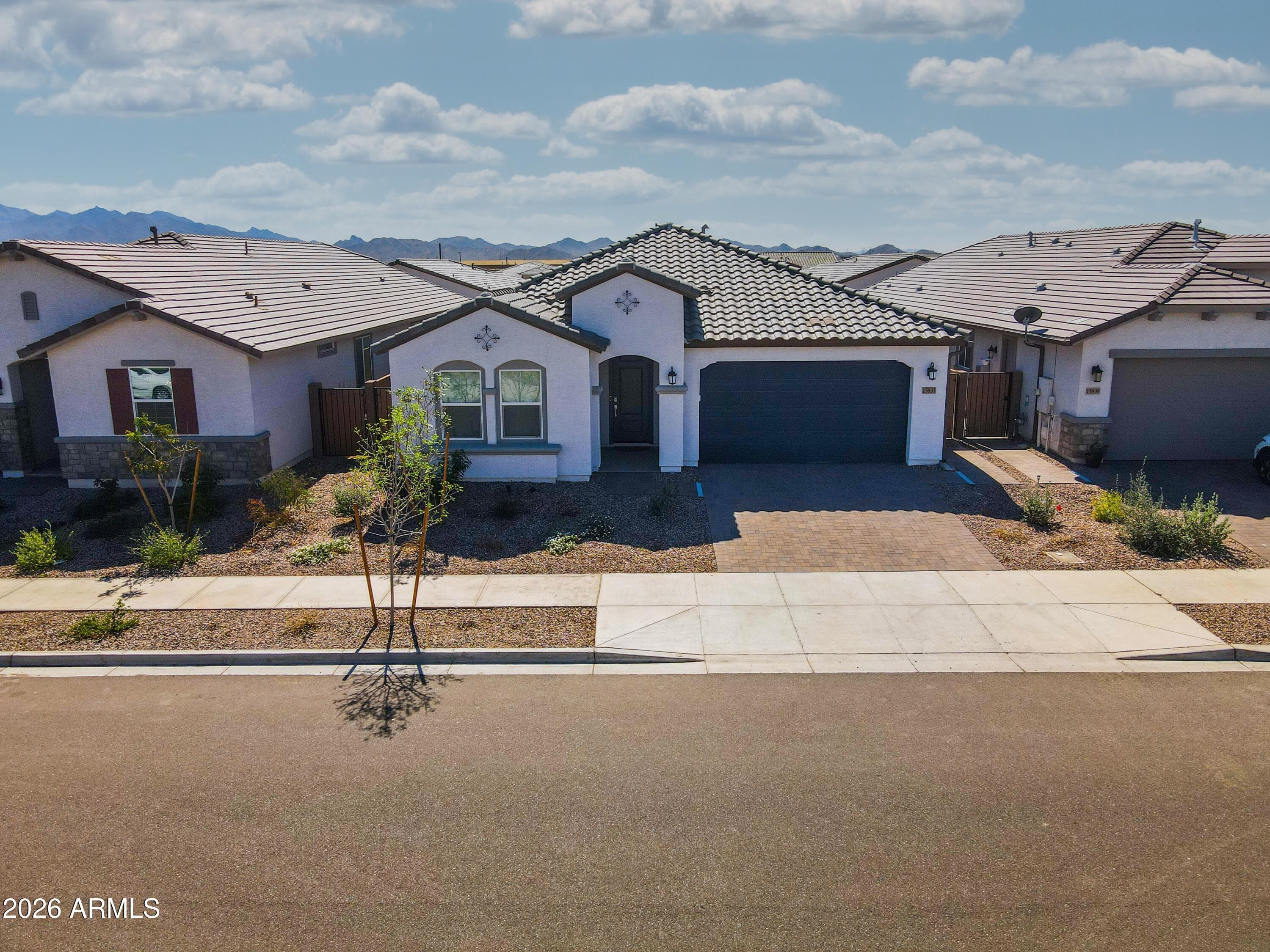 15833 W Kendall St — photo 1