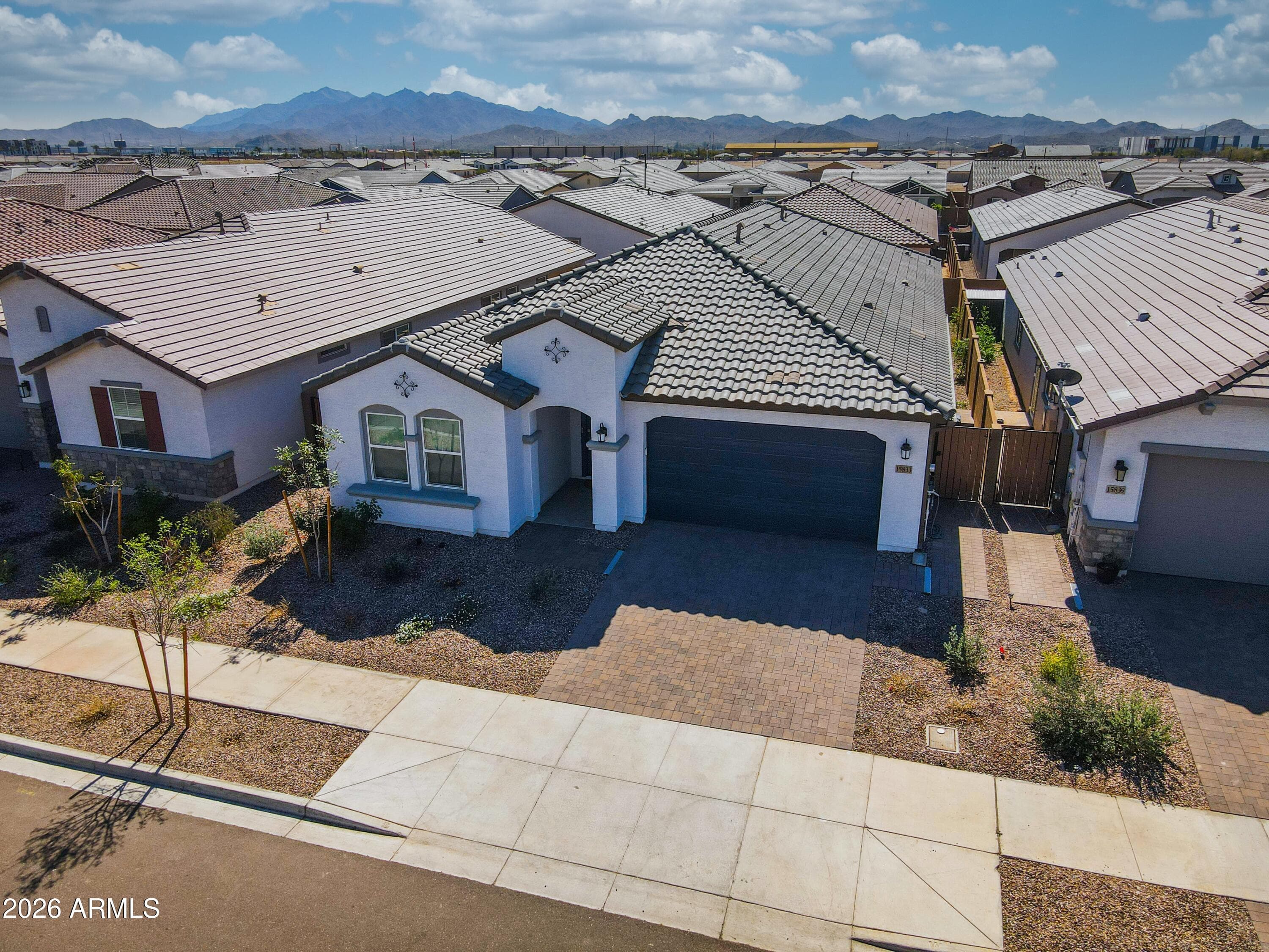 15833 W Kendall St — photo 2