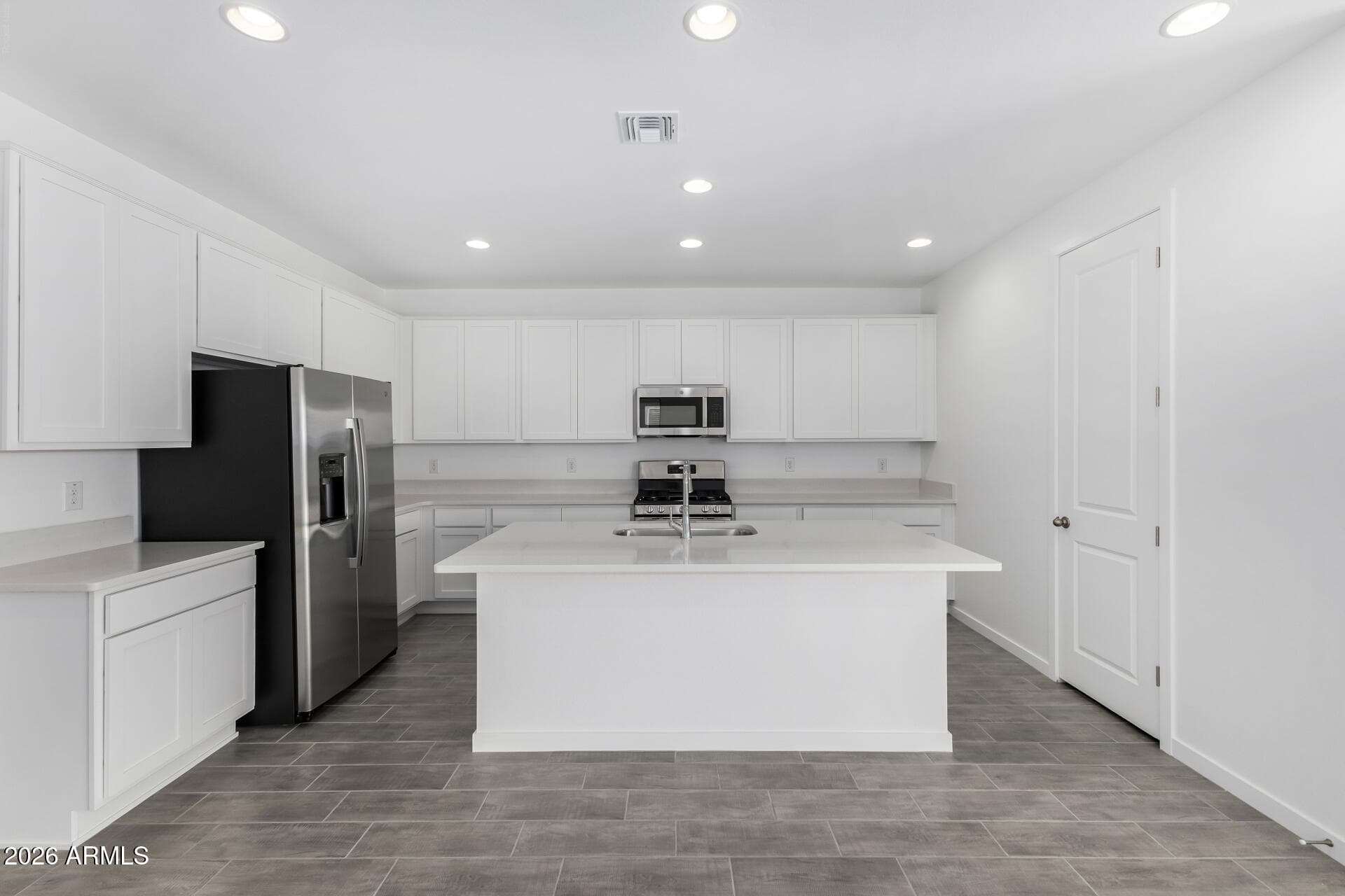 12385 W Parkway Ln — photo 2