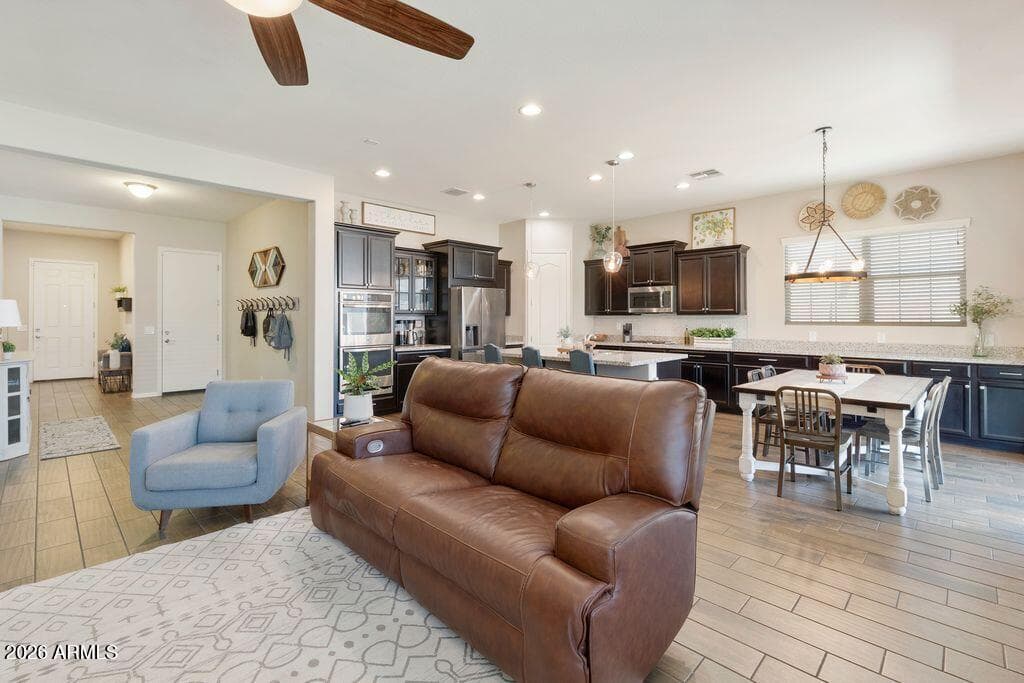 1517 W Redondo Dr — photo 2