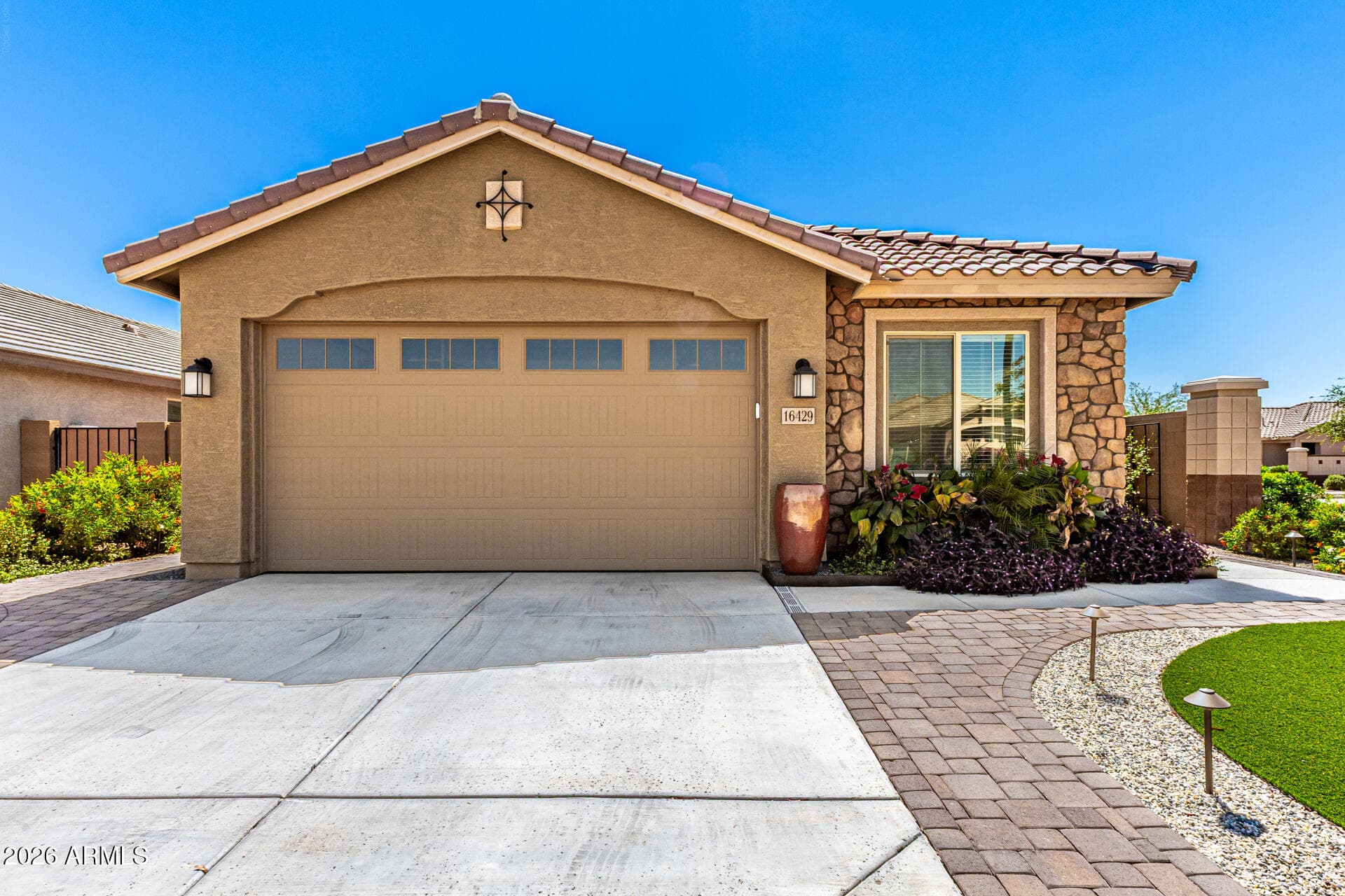 16429 W Saguaro Park Ln — photo 2