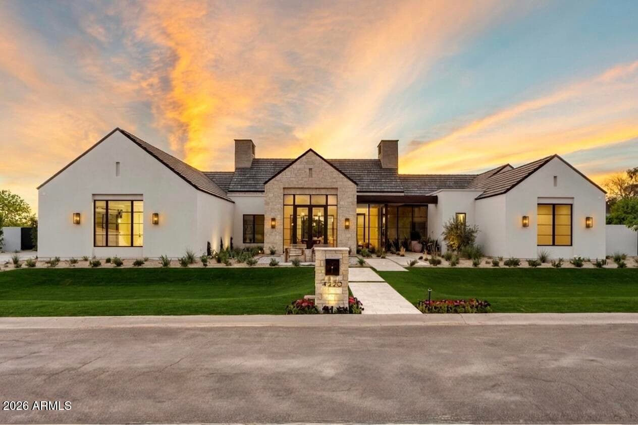 4220 N 57th Pl — photo 1