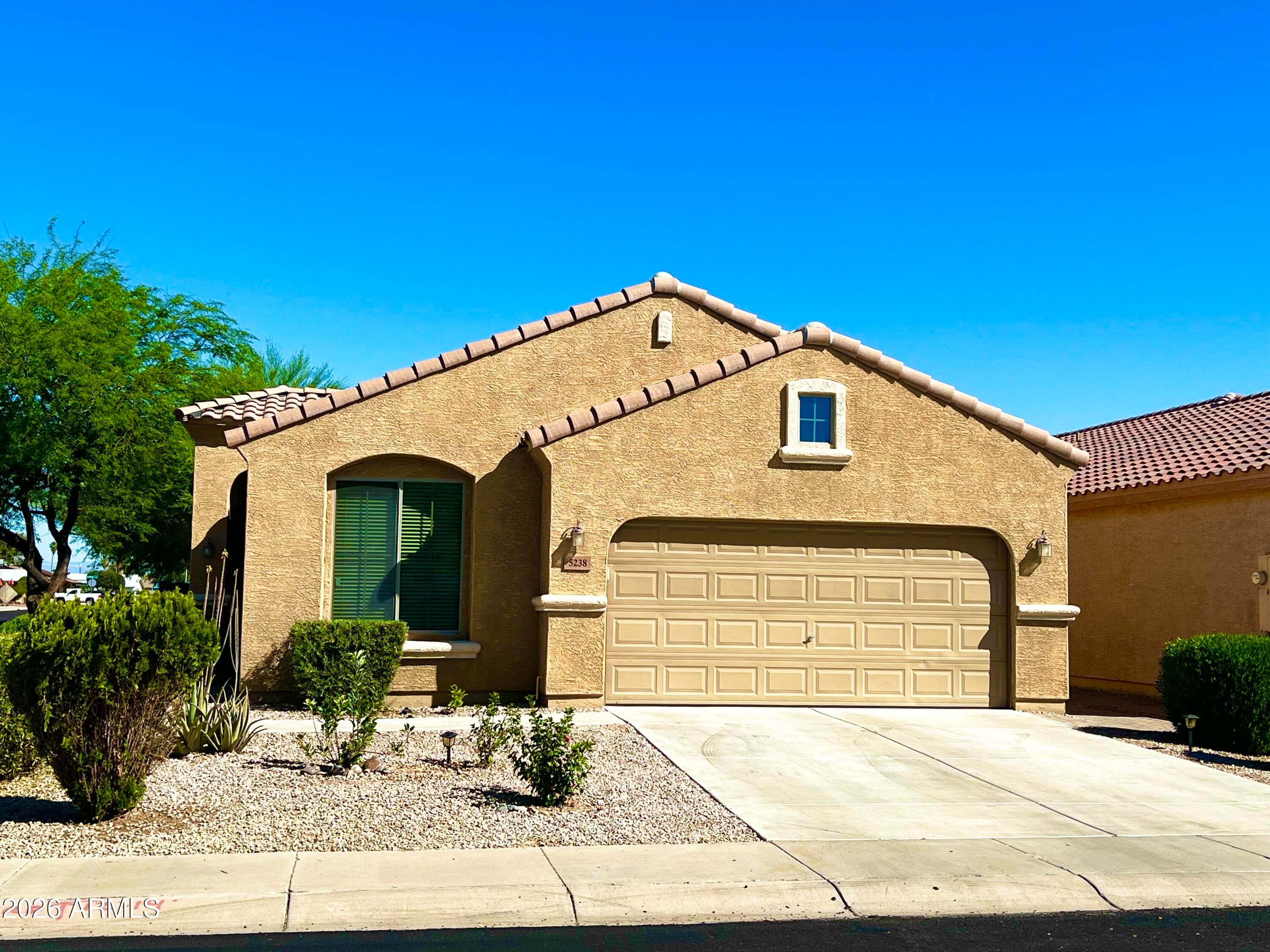 5238 W Cochise Dr — photo 1