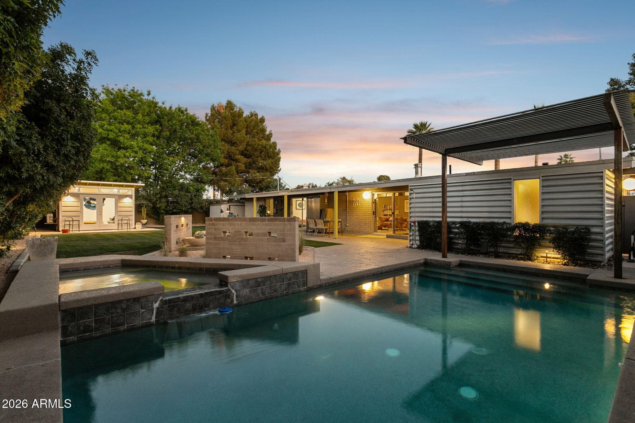 1318 W Glenn Dr — photo 1