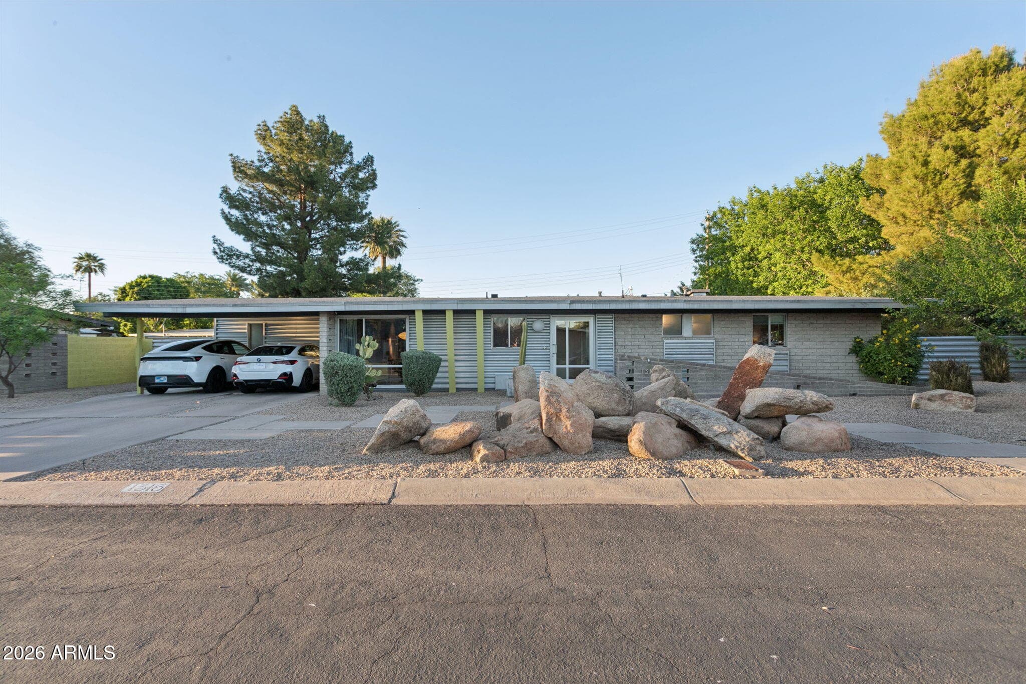 1318 W Glenn Dr — photo 2