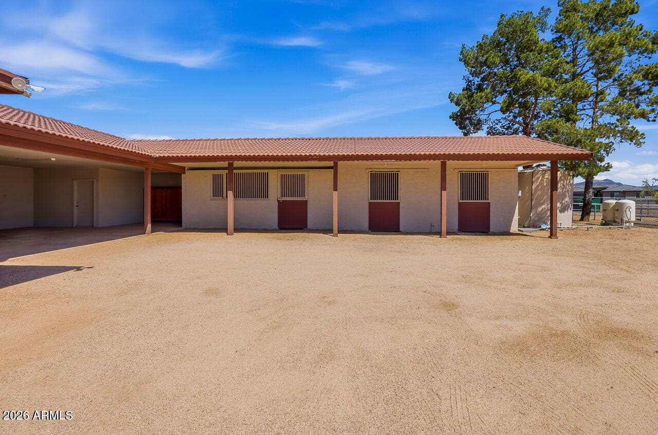 1302 E MADDOCK RD - Photo 40