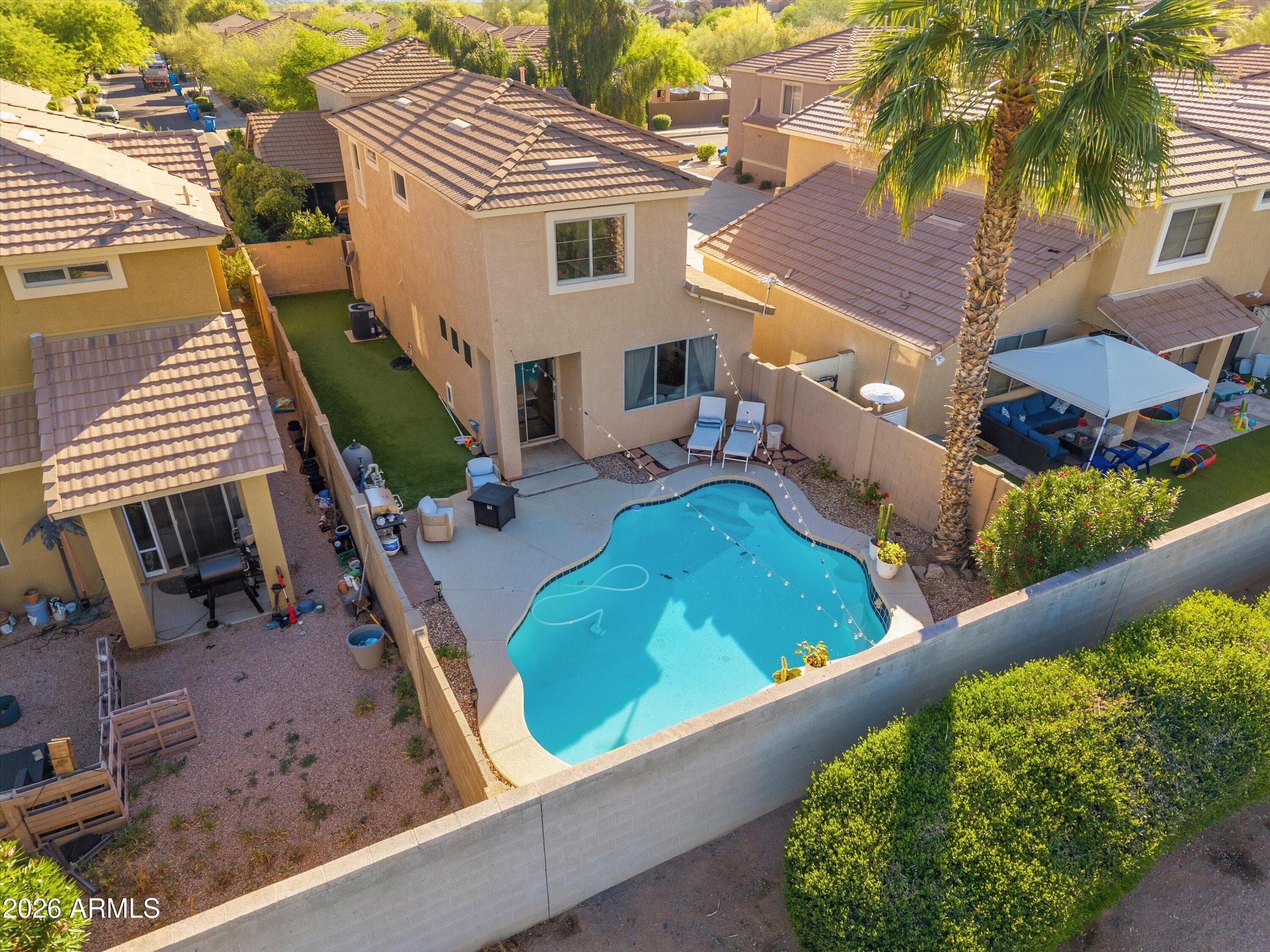 4010 E Melinda Ln — photo 1