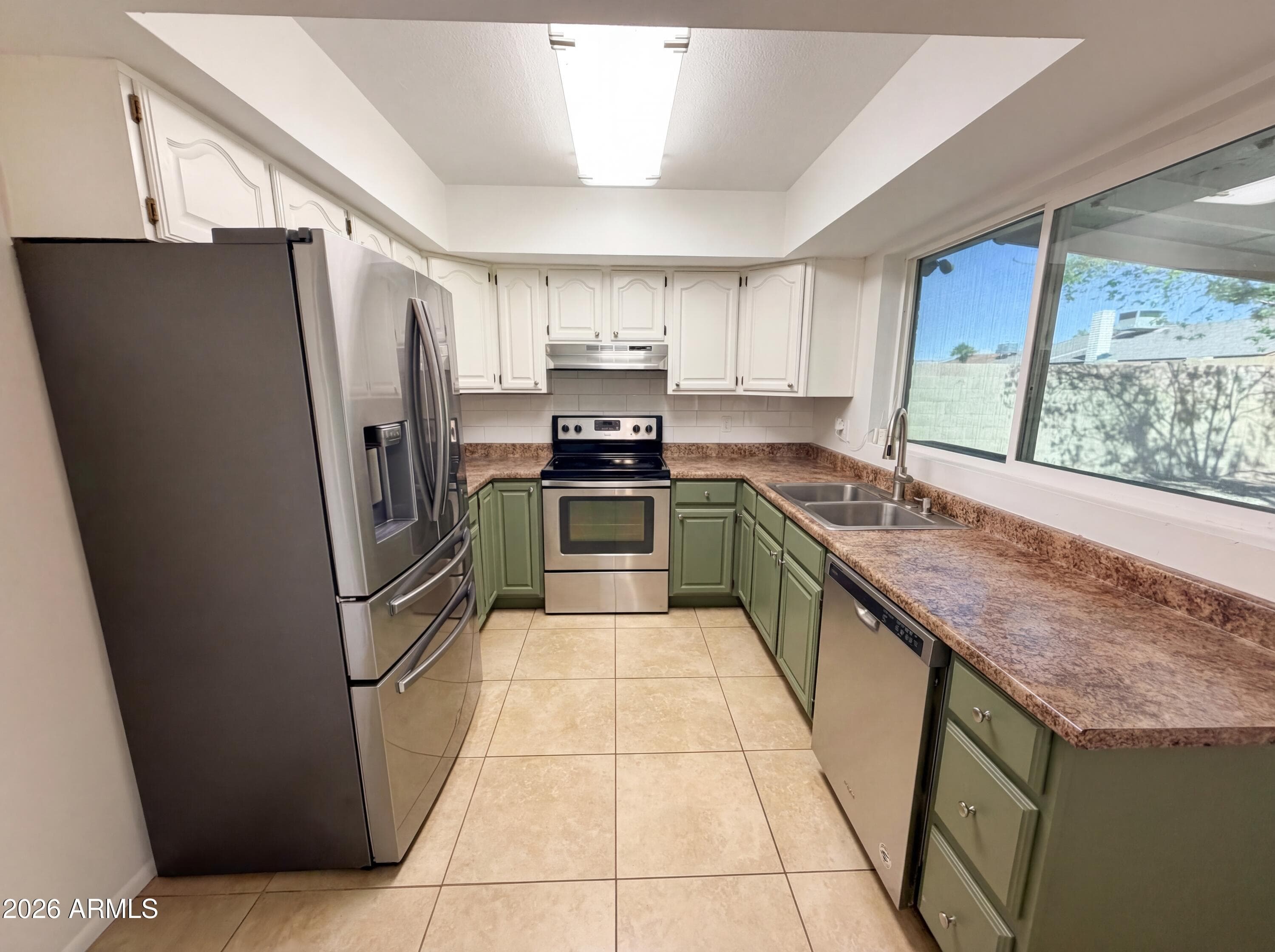 1948 W Angela Dr — photo 2