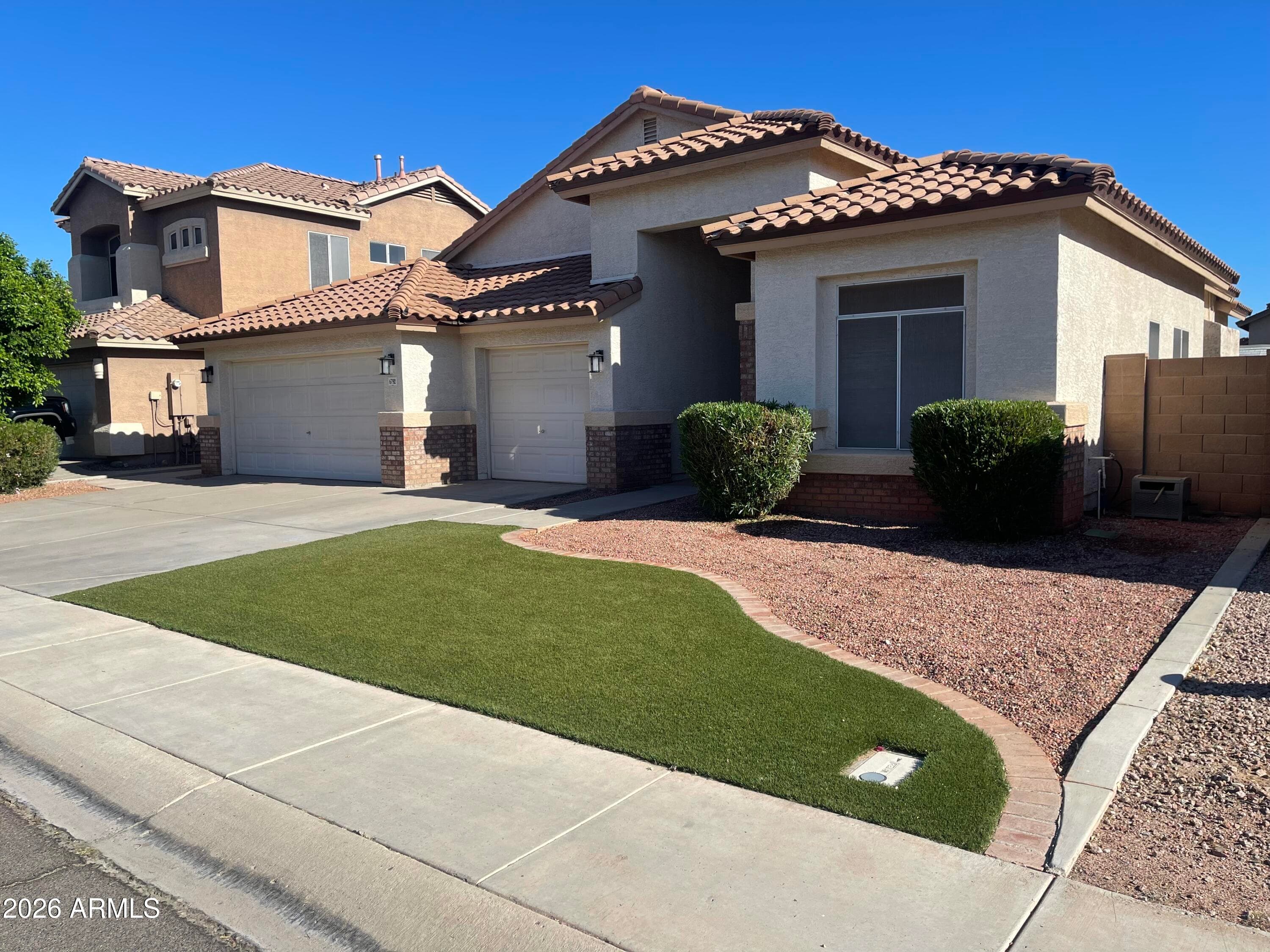 6792 W Linda Ln — photo 1