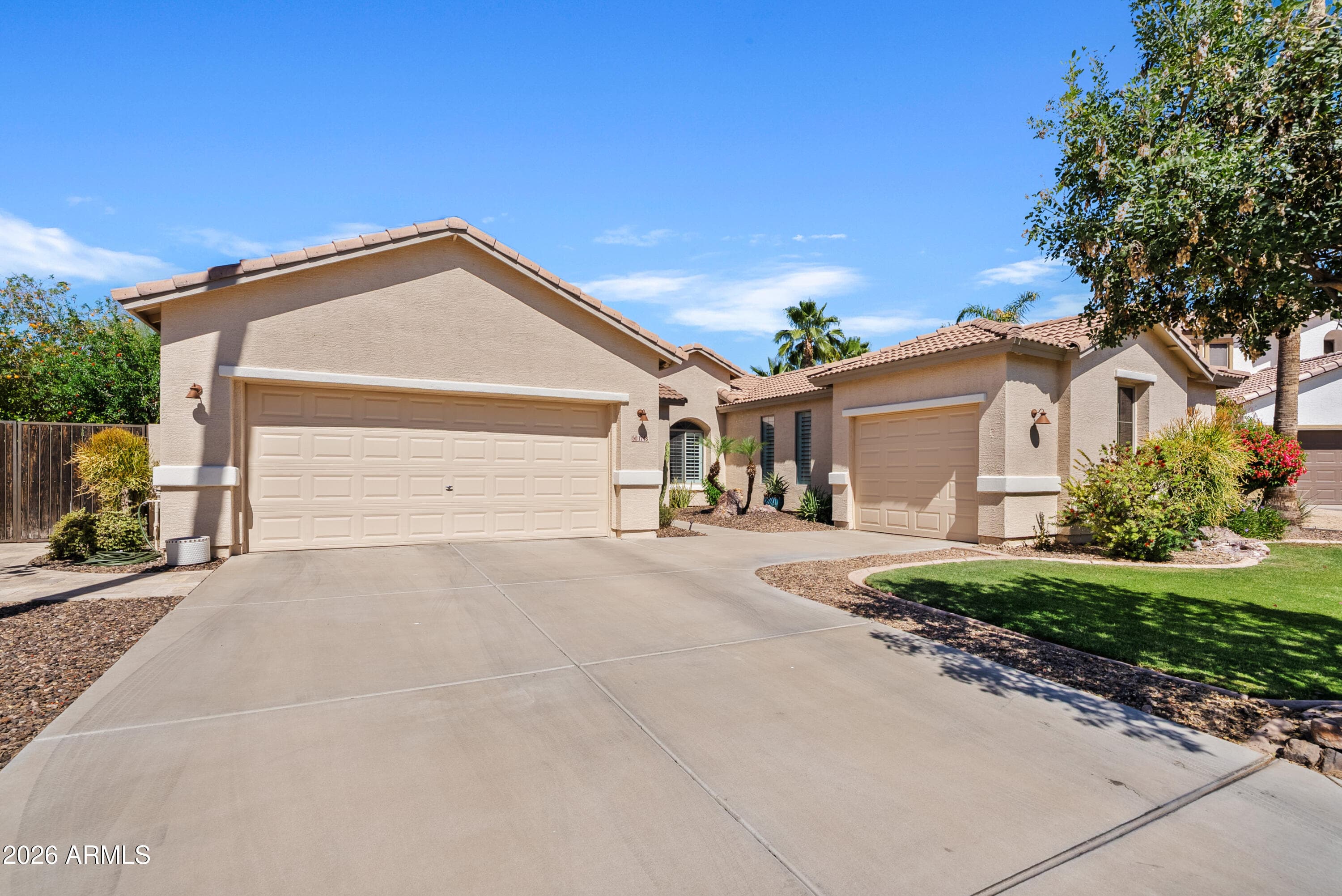 1748 E Iris Dr — photo 2