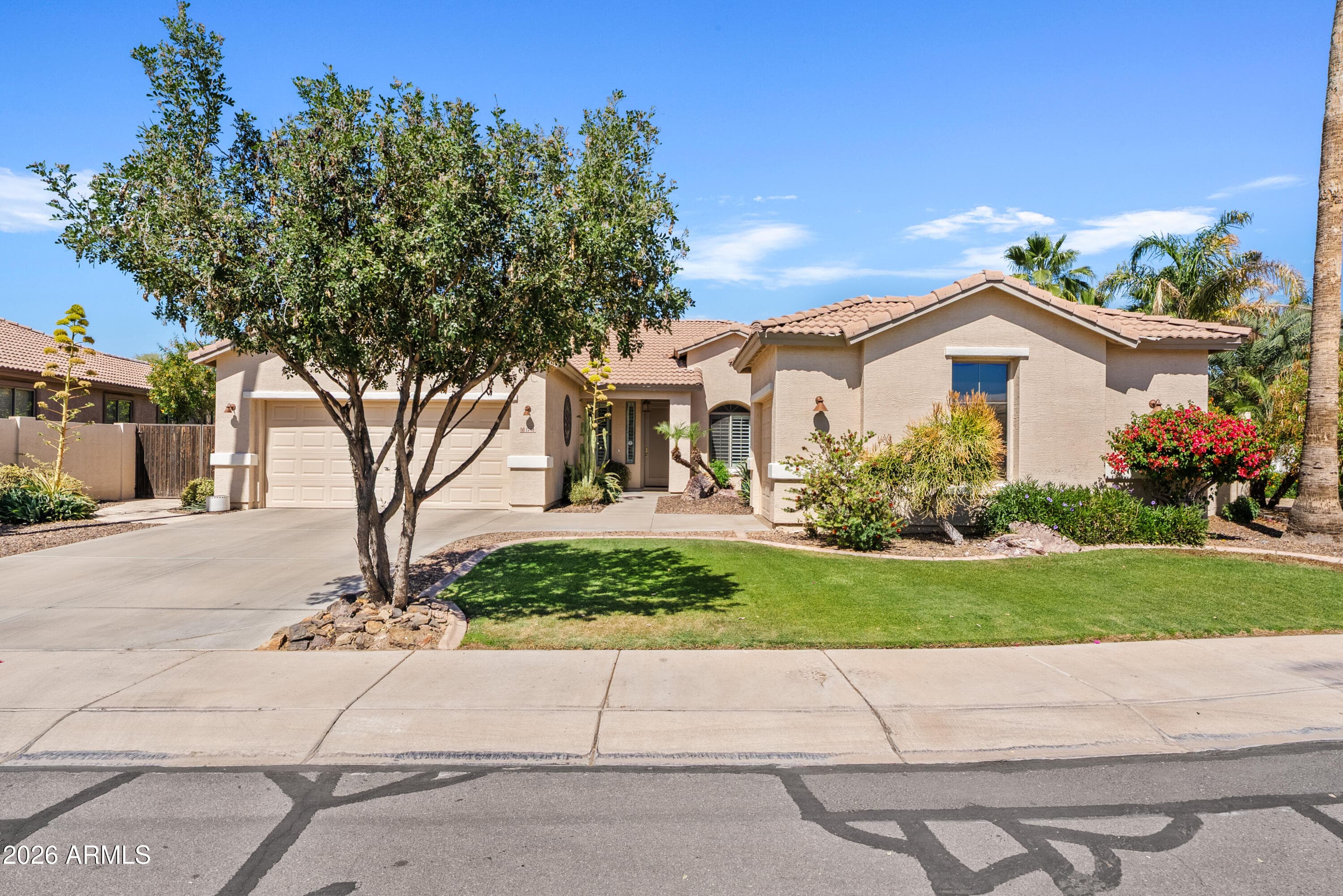 1748 E Iris Dr — photo 1