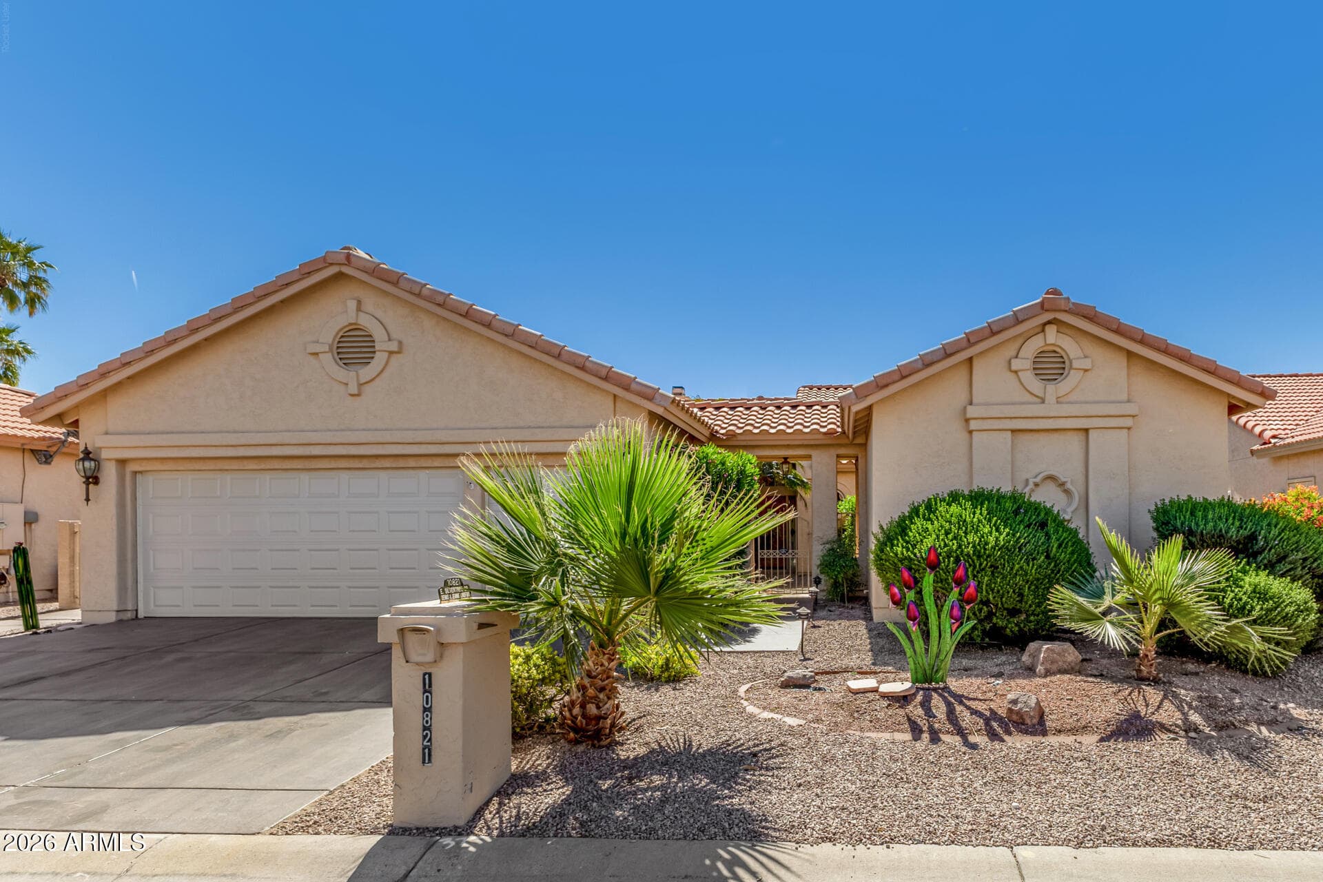 10821 E Silvertree Dr — photo 2