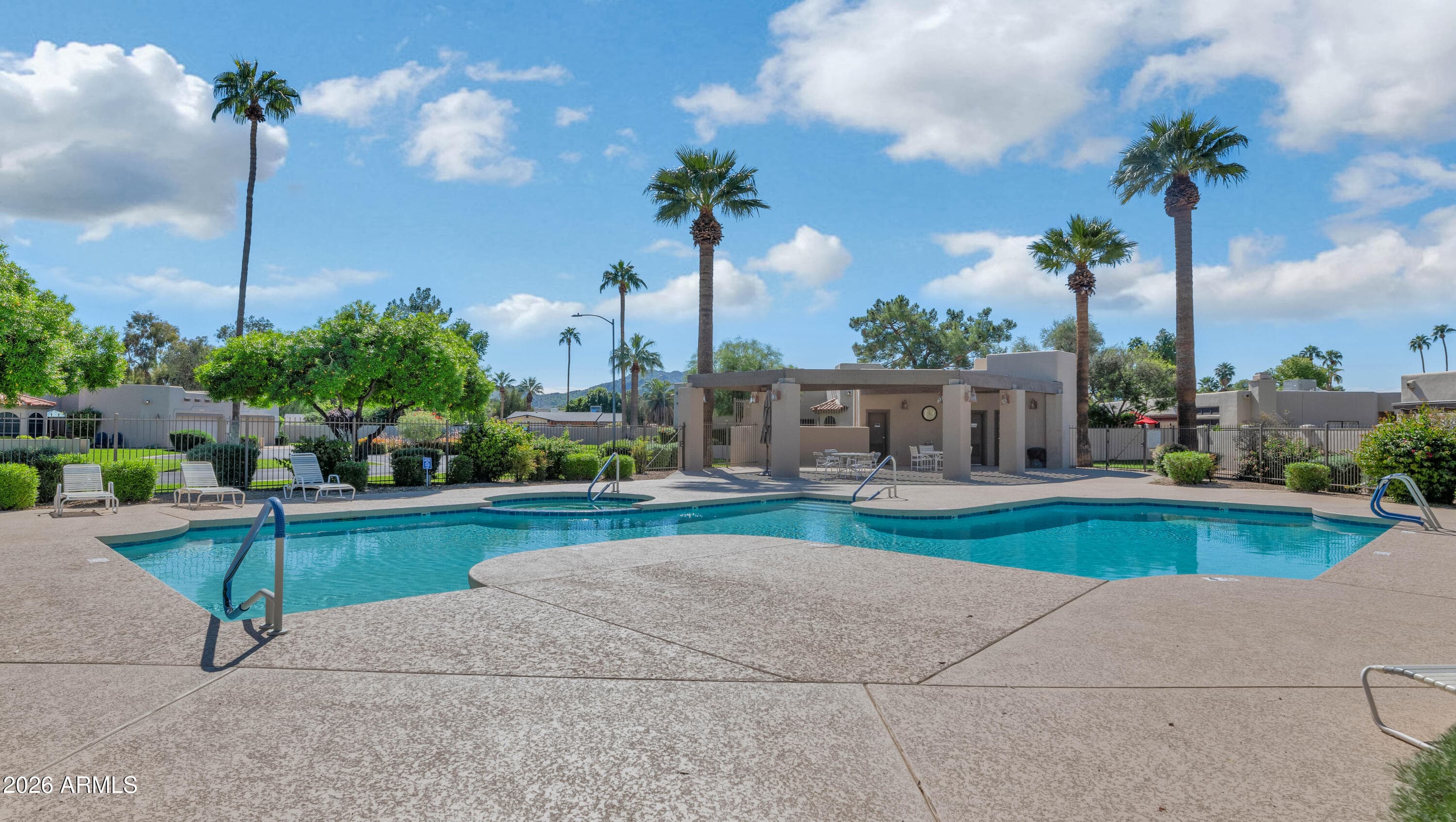 4005 E Round Hill Dr — photo 29