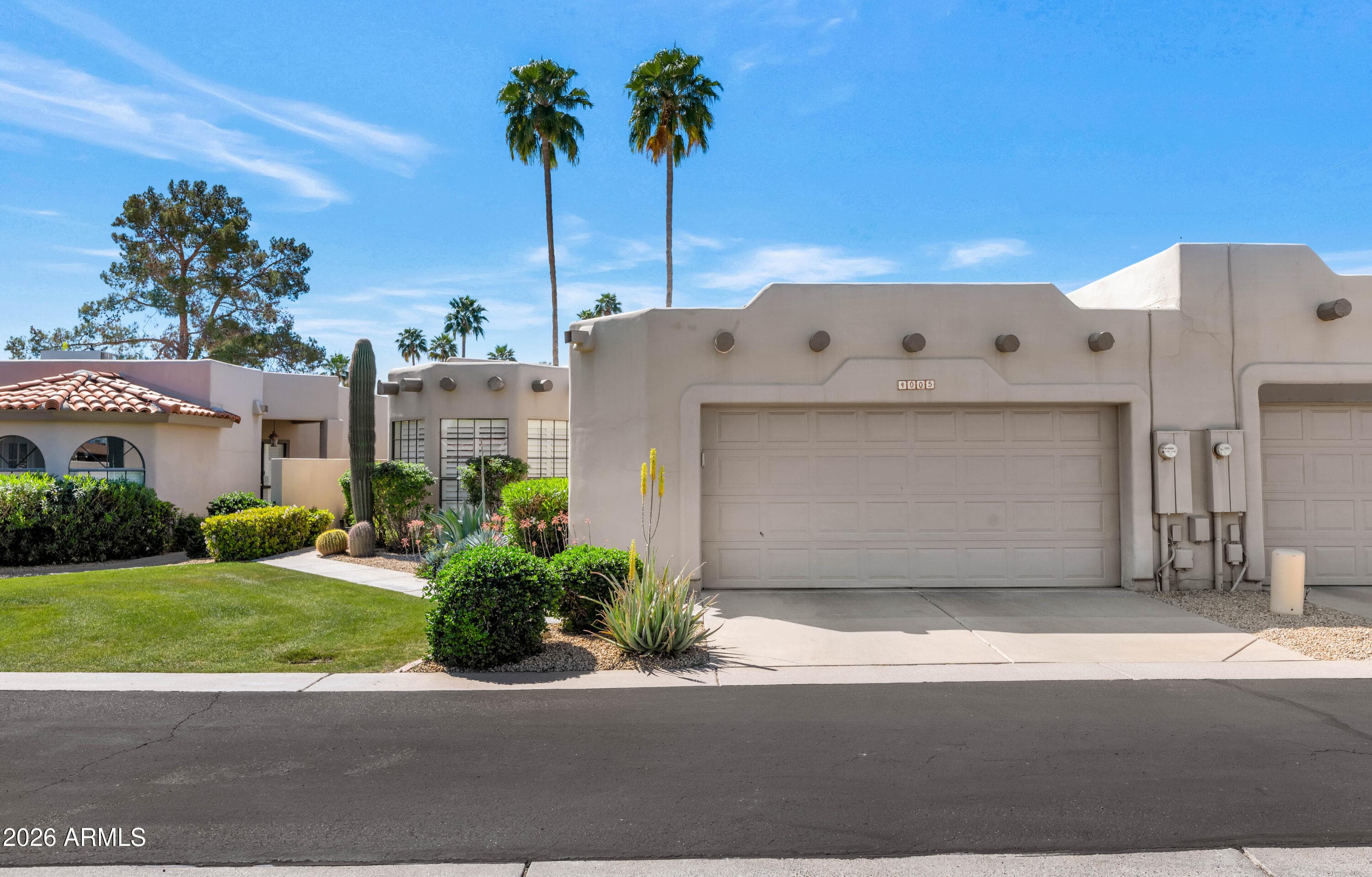4005 E Round Hill Dr — photo 2