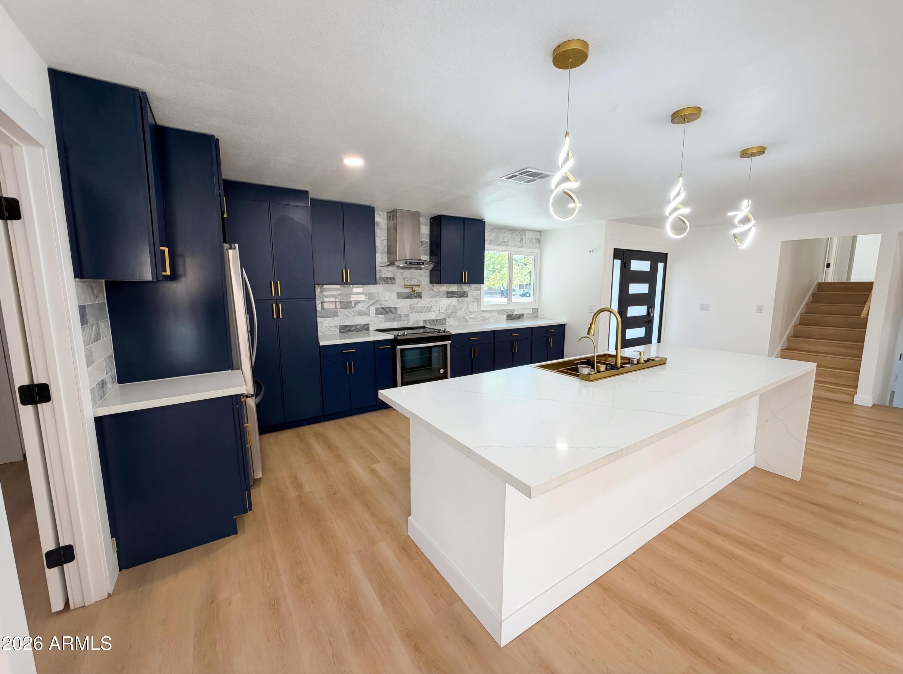 5524 N 39th Ave — photo 2