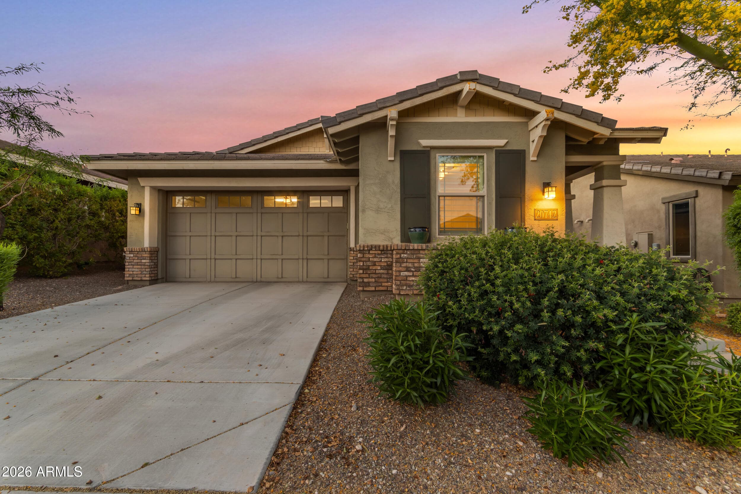 20742 W Hillcrest Blvd — photo 2