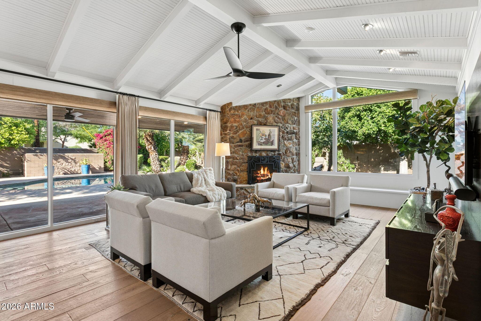 2140 E Solano Dr — photo 2