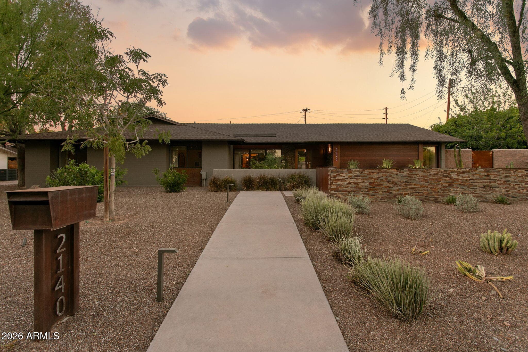 2140 E Solano Dr — photo 1