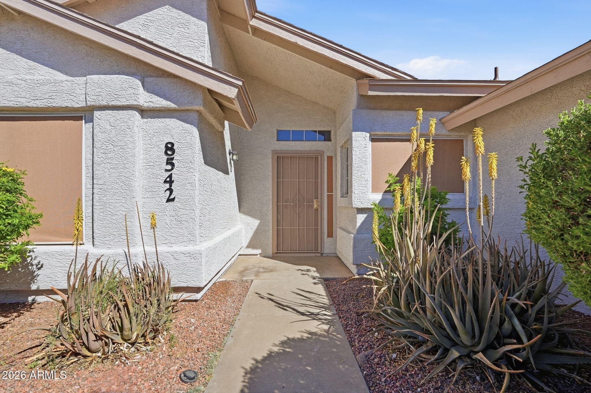 8542 W Oregon Ave — photo 1