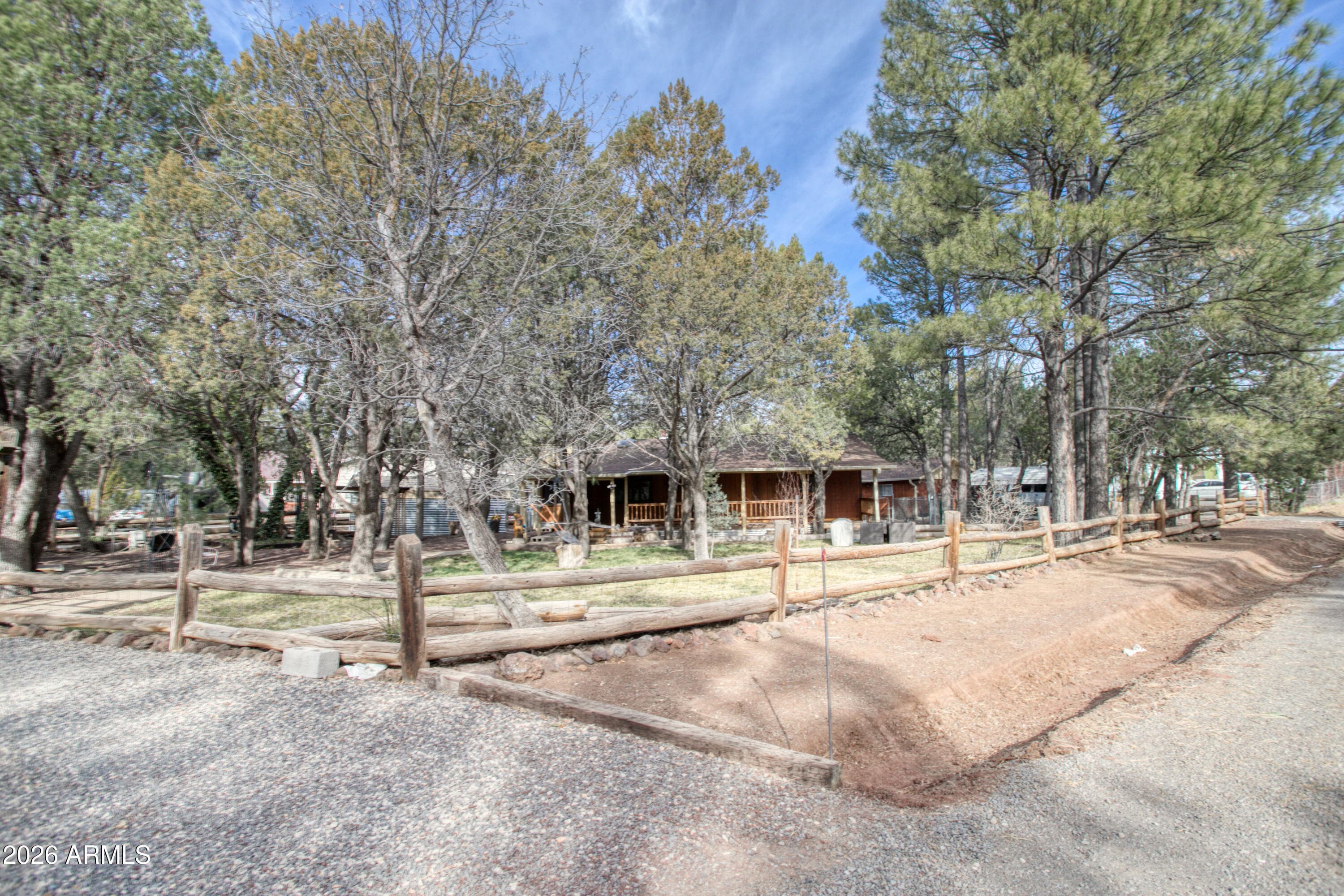 2233 Oakwood Dr — photo 1